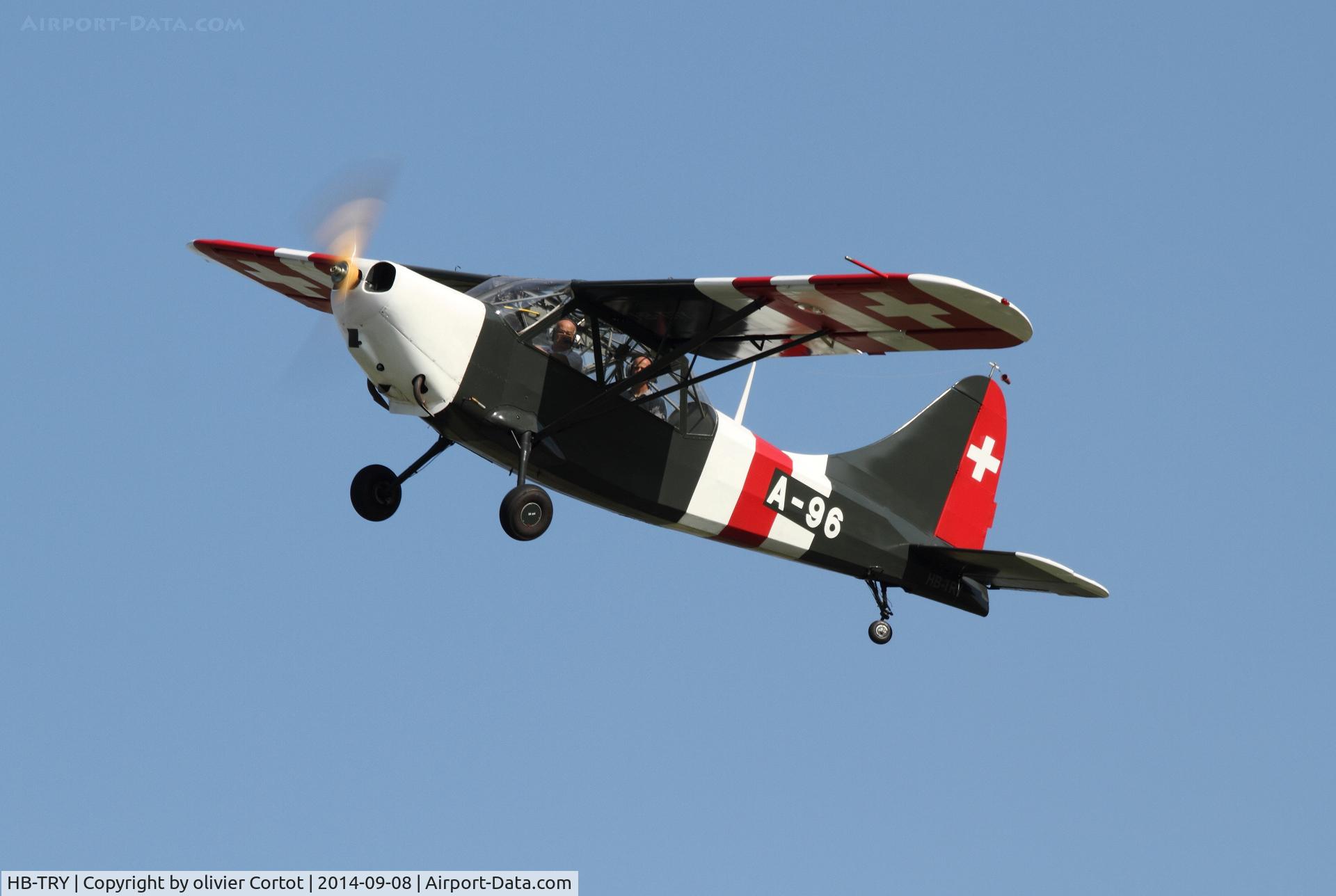 HB-TRY, 1942 Stinson L-5 Sentinel C/N 76-1427, leaving Payerne
