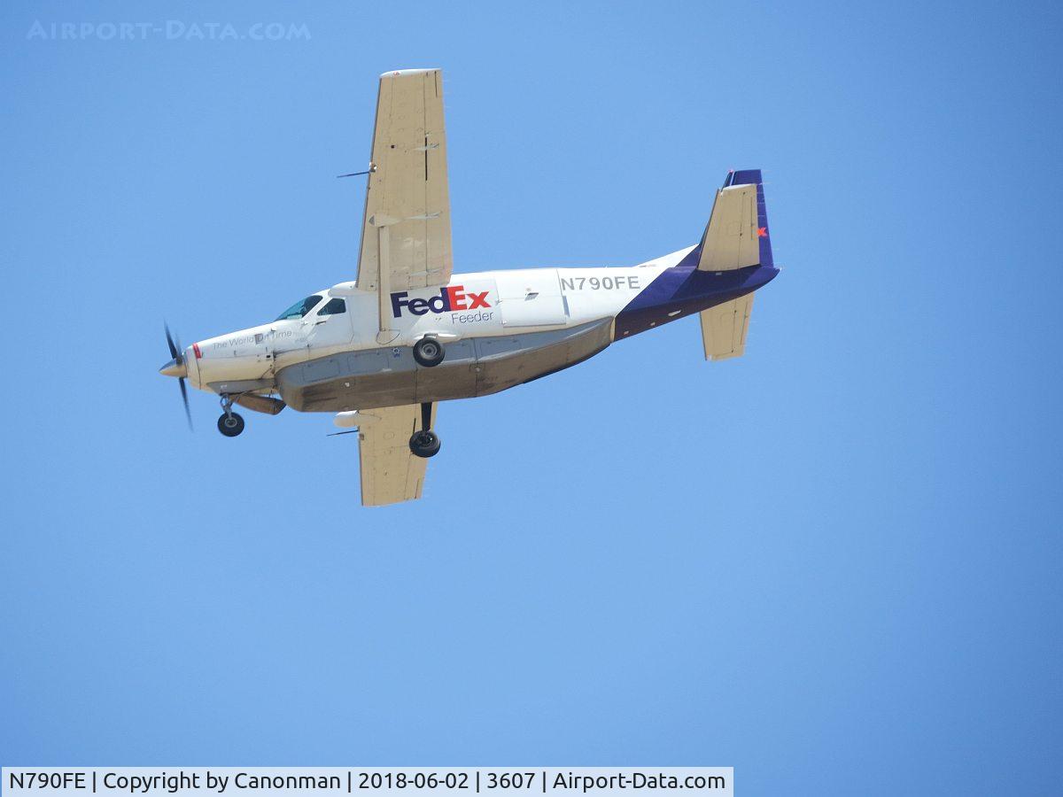 N790FE, 1991 Cessna 208B Super Cargomaster C/N 208B0288, Landing