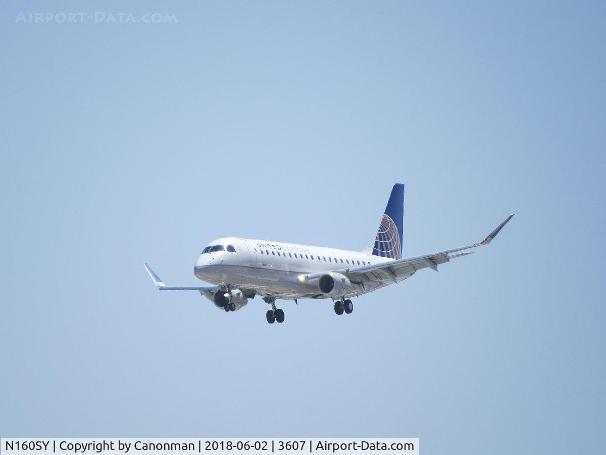 N160SY, 2016 Embraer ERJ-170-200LR C/N 17000568, Landing