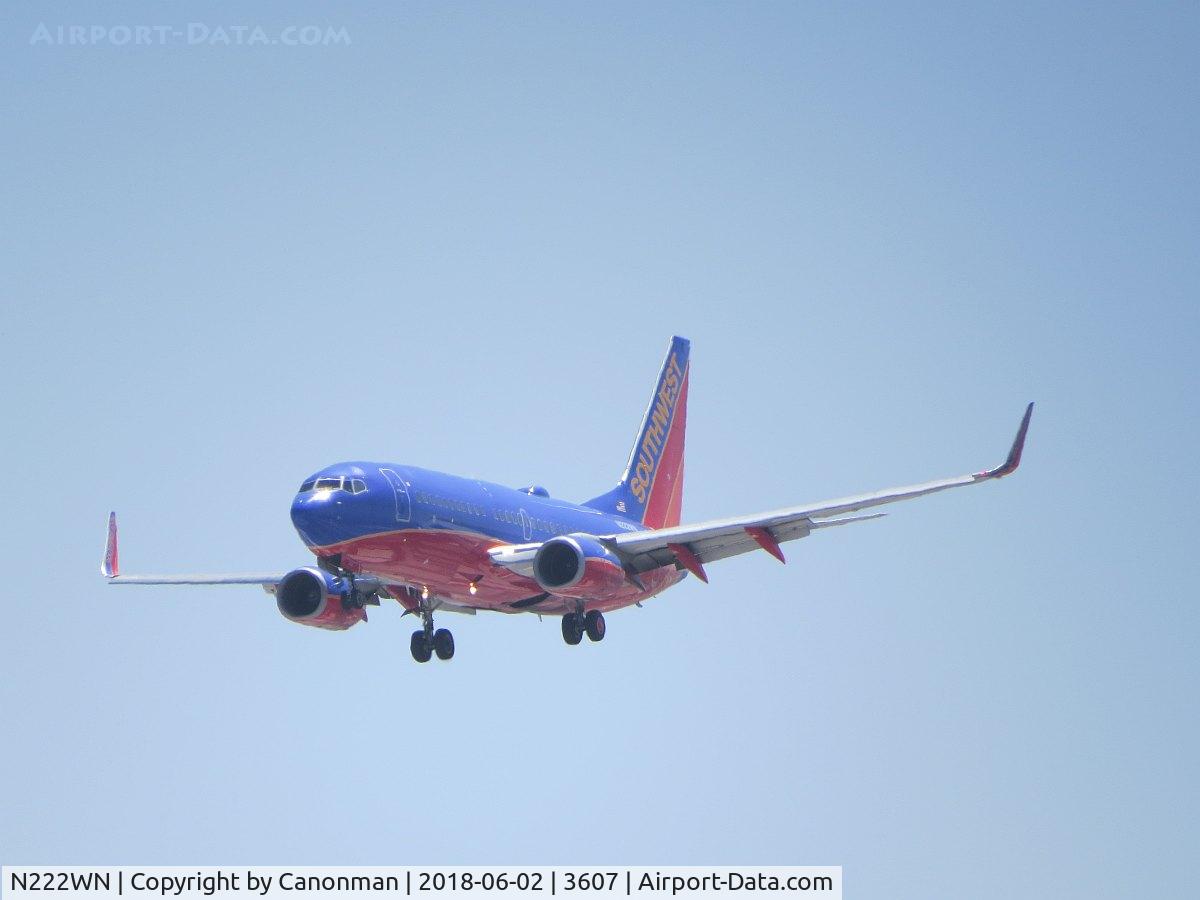 N222WN, 2005 Boeing 737-7H4 C/N 34290, Landing