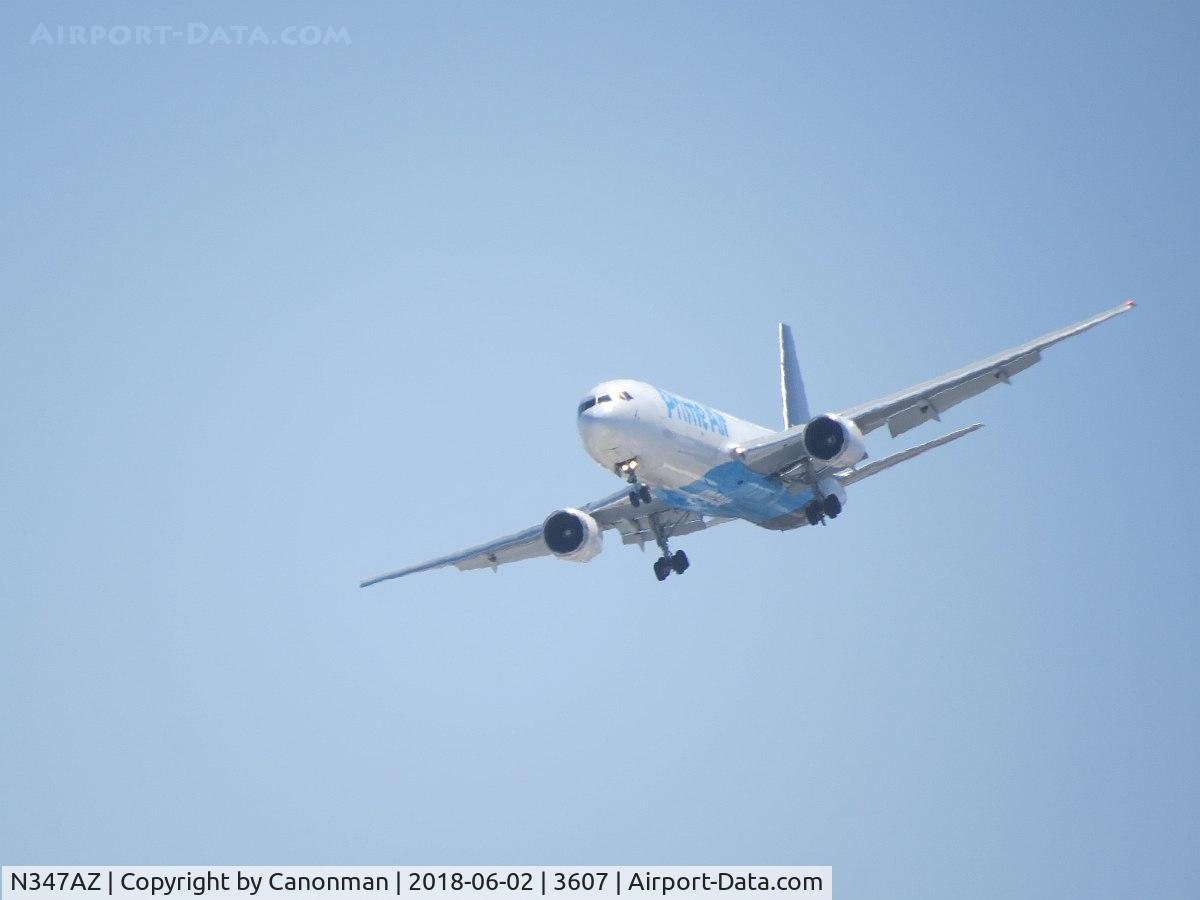 N347AZ, 1994 Boeing 767-319 C/N 26264, Landing