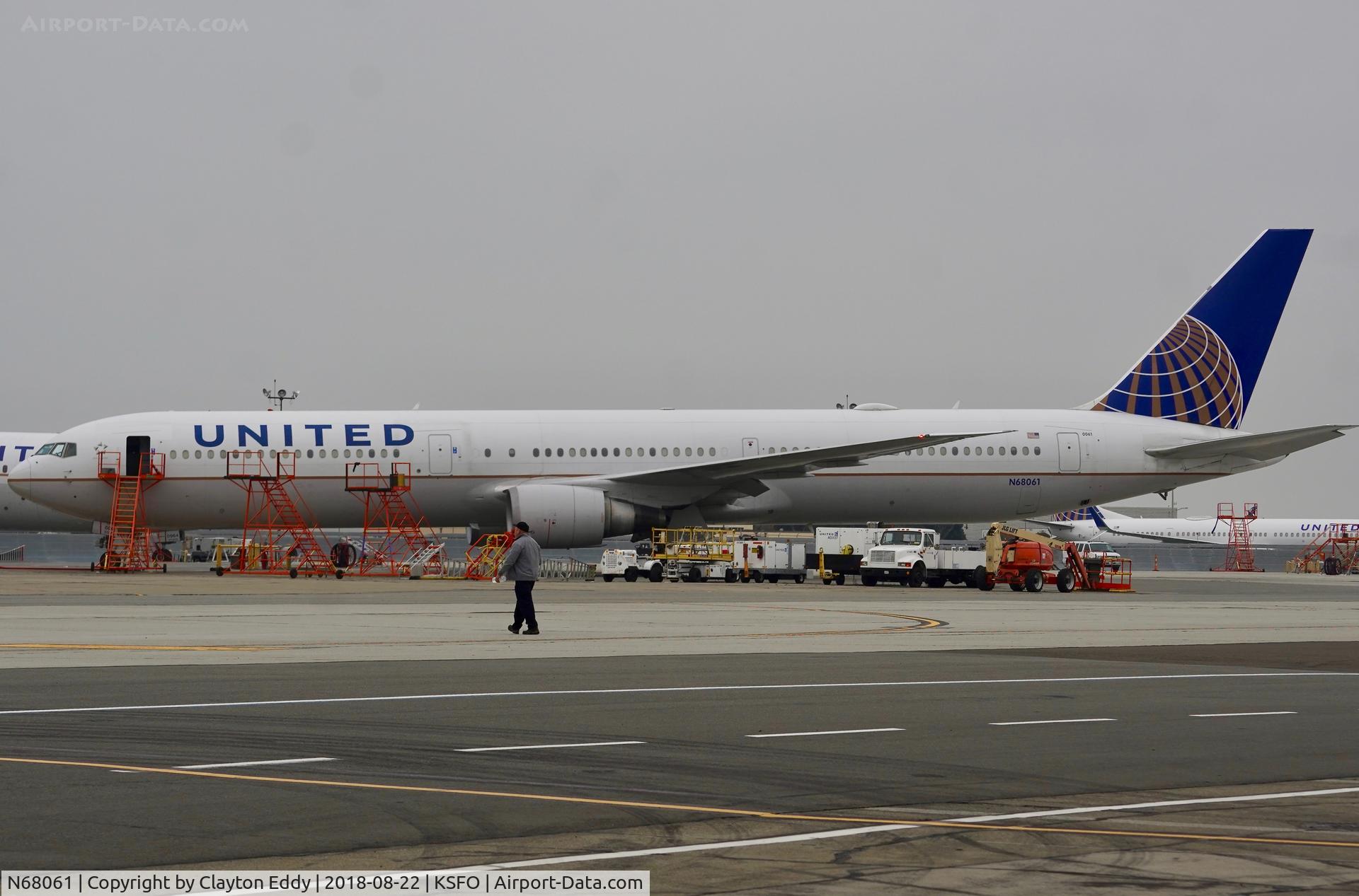 N68061, 2002 Boeing 767-424/ER C/N 29456, SFO 2018.