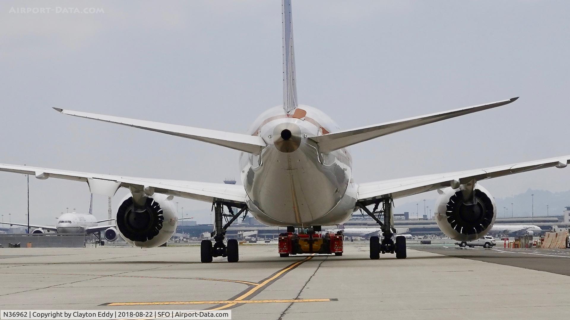 N36962, 2015 Boeing 787-9 Dreamliner C/N 35880, SFO 2018.