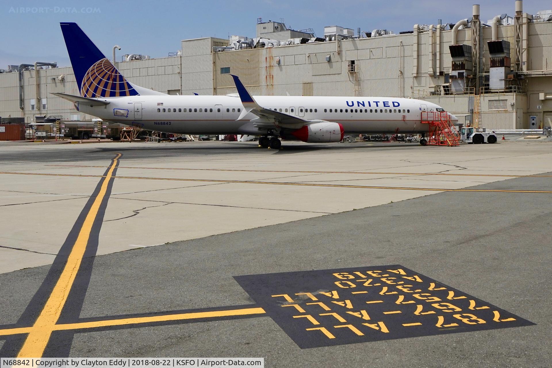 N68842, 2015 Boeing 737-924/ER C/N 42183, SFO 2018.