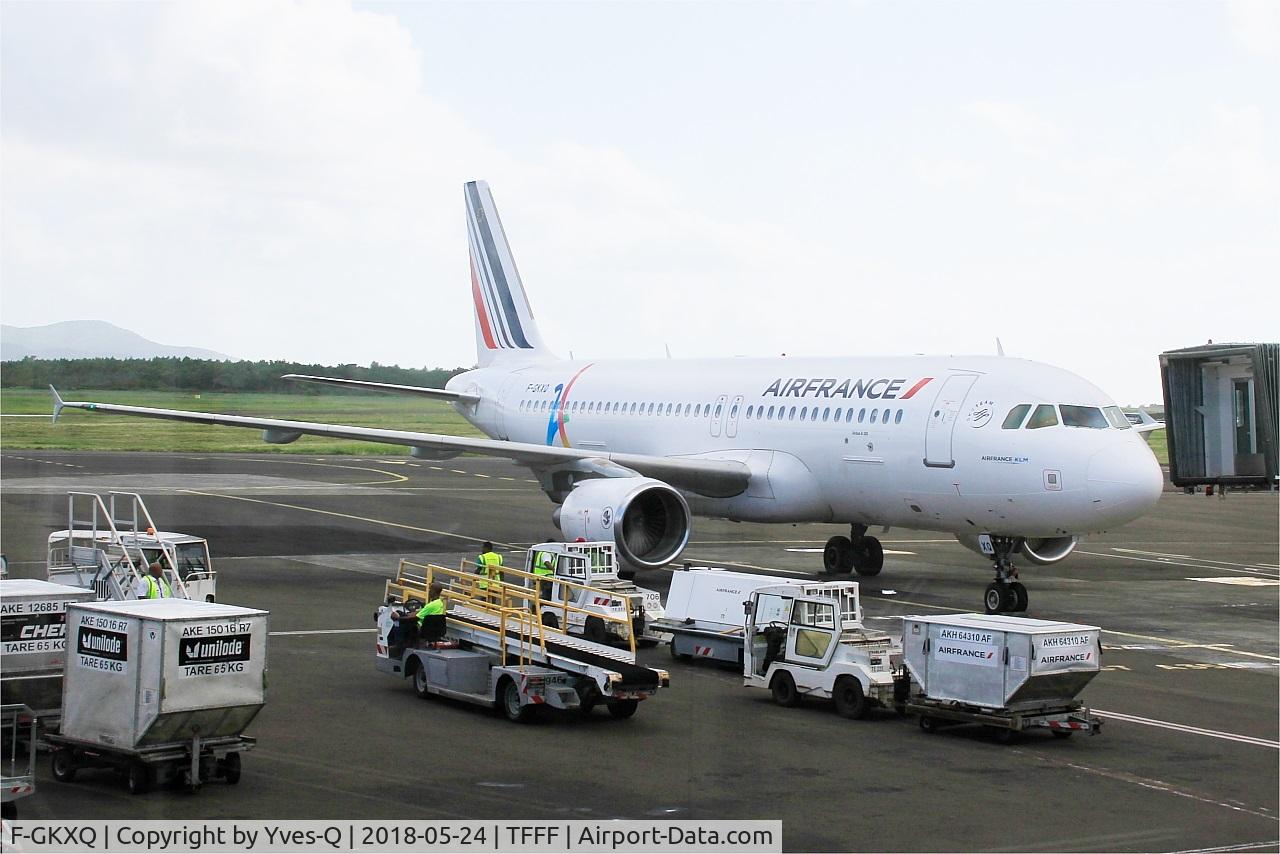 F-GKXQ, 2009 Airbus A320-214 C/N 3777, Airbus A320-214, Boarding area, Martinique-Aimé-Césaire airport (TFFF-FDF)