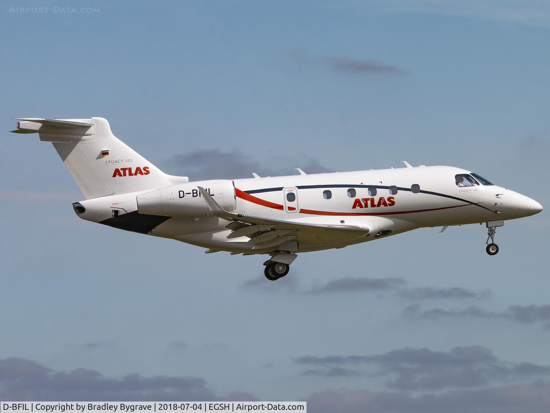 D-BFIL, 2016 Embraer EMB-545 Legacy 450 C/N 55010015, Landing on 09