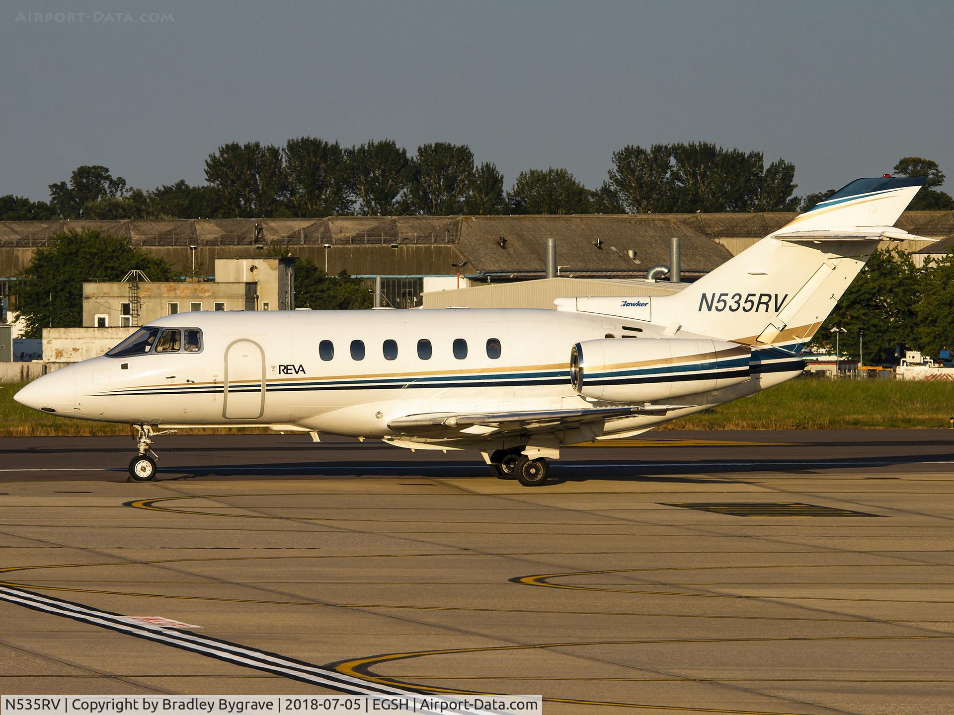 N535RV, 1998 Raytheon Hawker 800XP C/N 258355, Parked