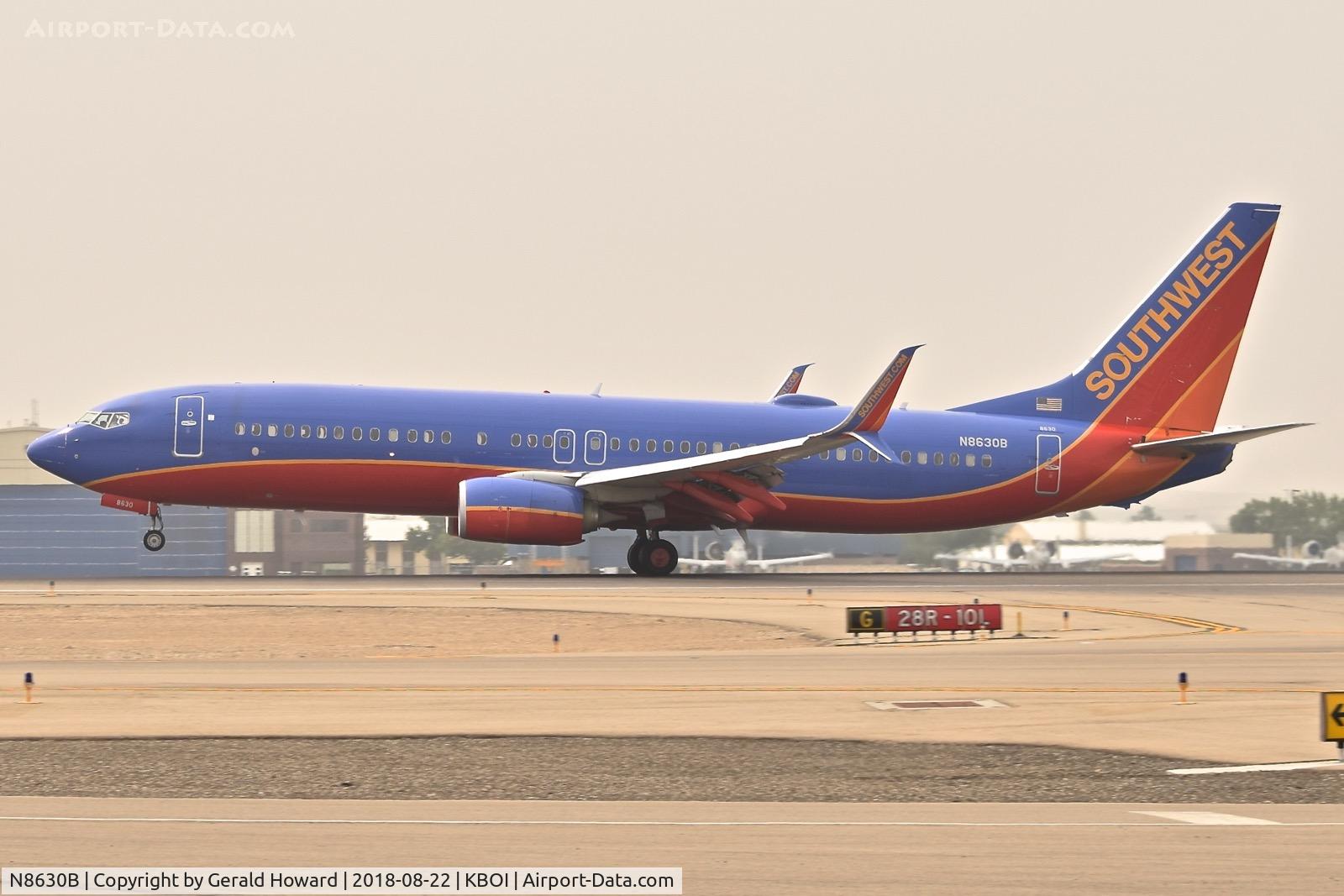 N8630B, 2014 Boeing 737-8H4 C/N 42521, Landing on RWY 10L.