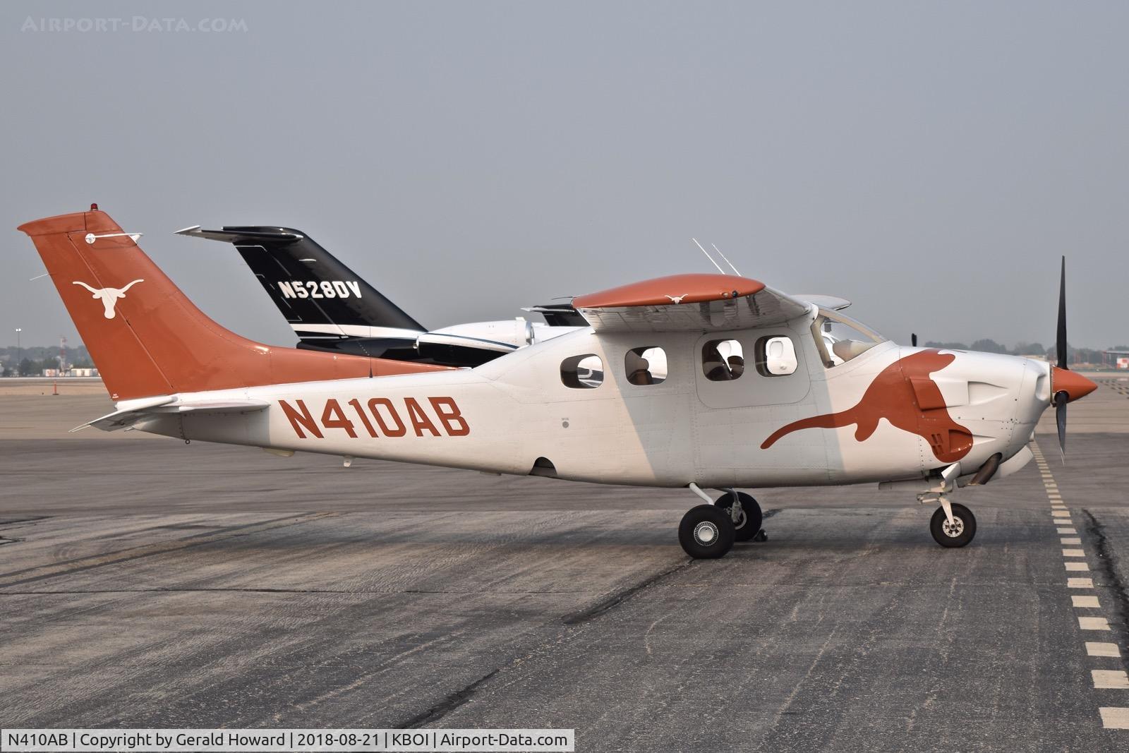 N410AB, 1979 Cessna P210N Pressurised Centurion C/N P21000352, Parked on the north GA ramp.