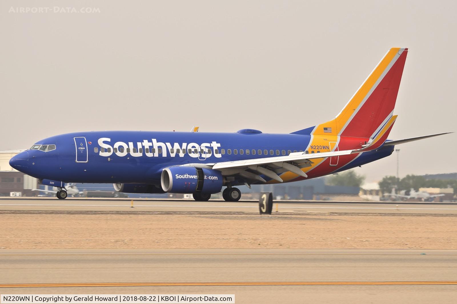 N220WN, 2005 Boeing 737-7H4 C/N 32491, Landing roll out on RWY 10L.