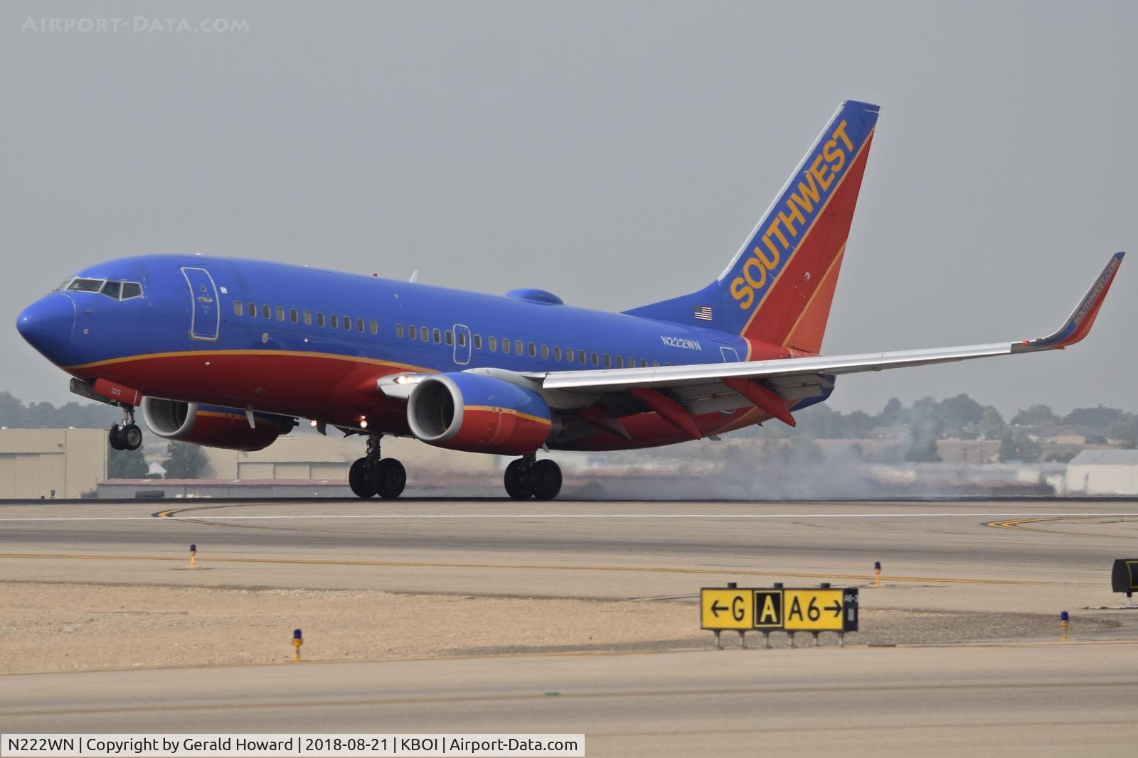 N222WN, 2005 Boeing 737-7H4 C/N 34290, Landing RWY 10L.