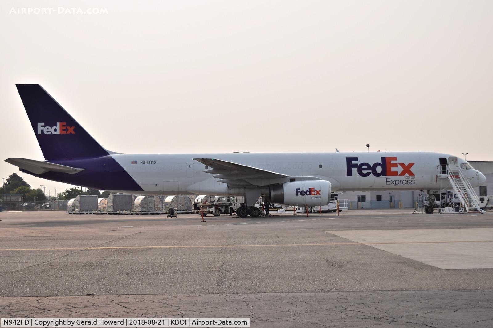 N942FD, 1986 Boeing 757-225 C/N 22612, Parked on the Fed Ex ramp.