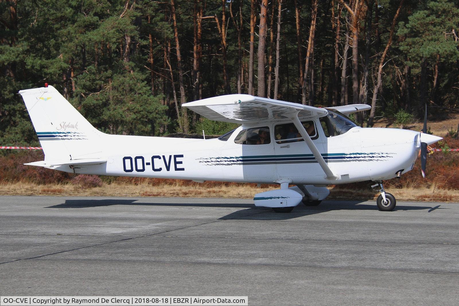 OO-CVE, Cessna 172R Skyhawk C/N 17280182, At Zoersel.
