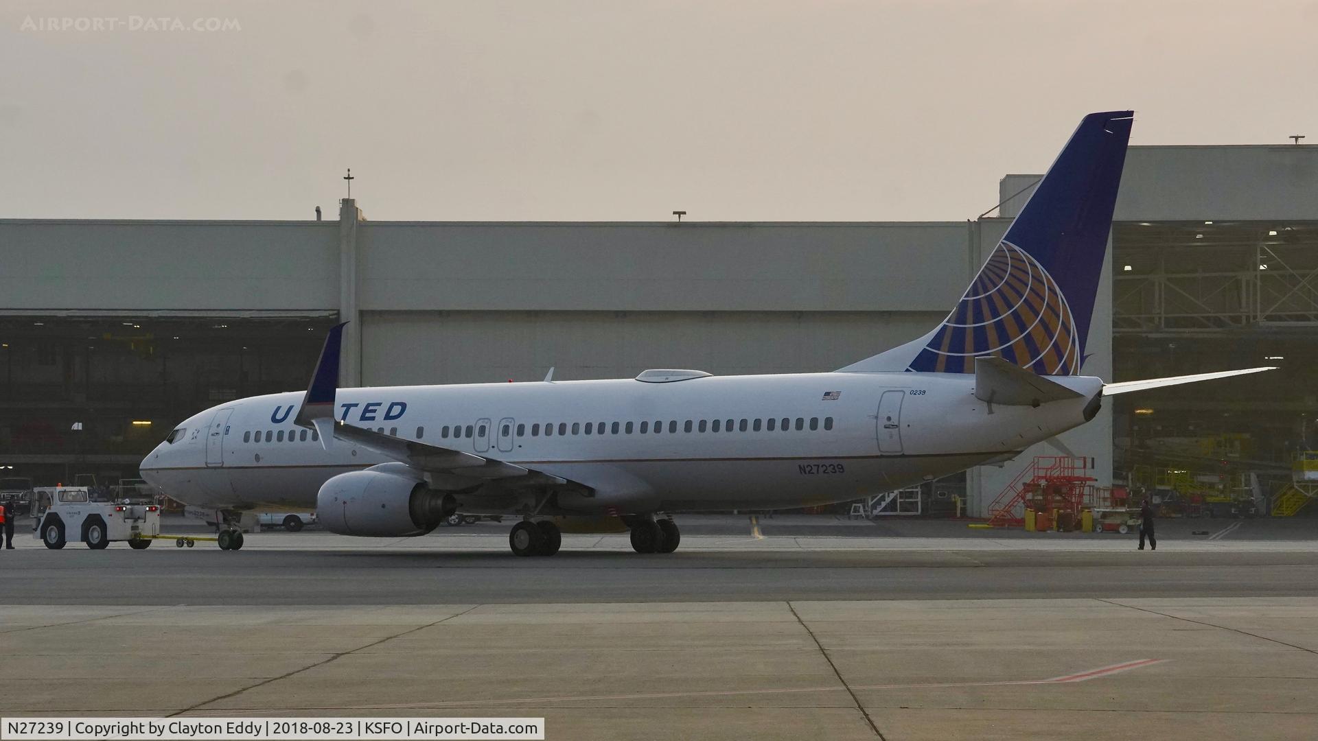 N27239, 1999 Boeing 737-824 C/N 28951, SFO 2018.