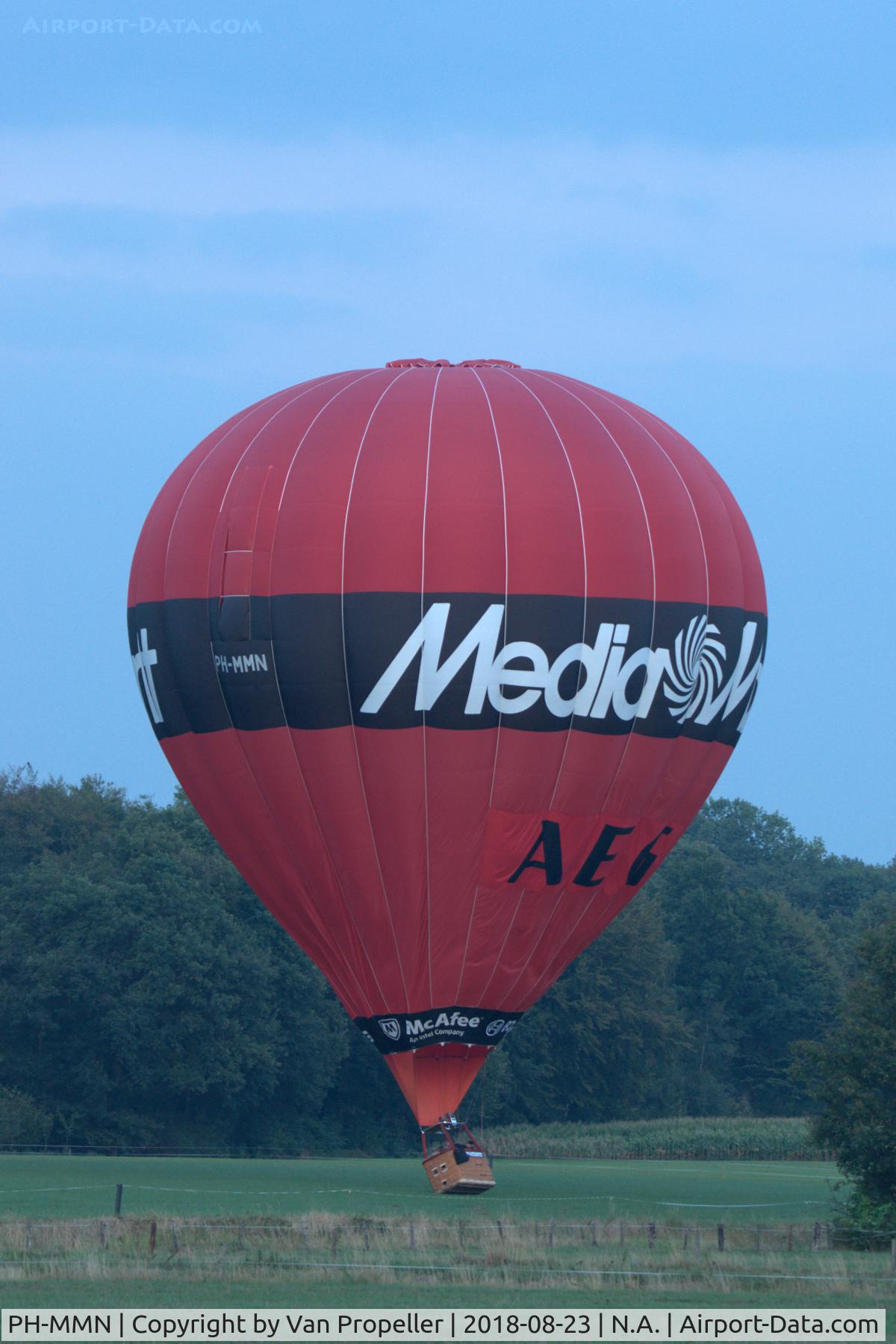 PH-MMN, 2006 Cameron Z-160 C/N 10864, Cameron Z-160 balloon landing in a meadow near the village of Beuningen in the Netherlands. Twente Ballooning 2018