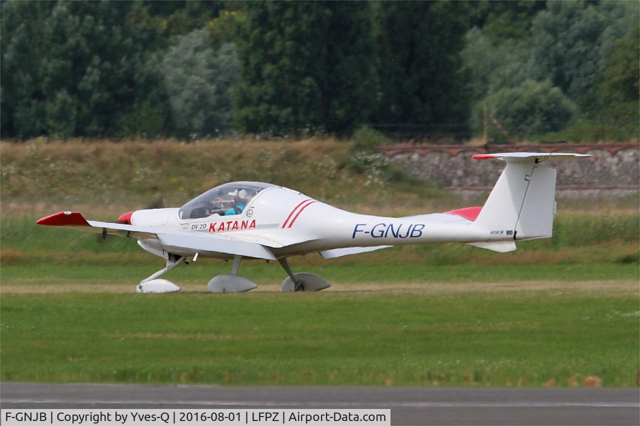 F-GNJB, HOAC DV-20 Katana C/N 20076, HOAC DV-20 Katana, Landing rwy 29L, Saint-Cyr-l'École Airfield (LFPZ-XZB)