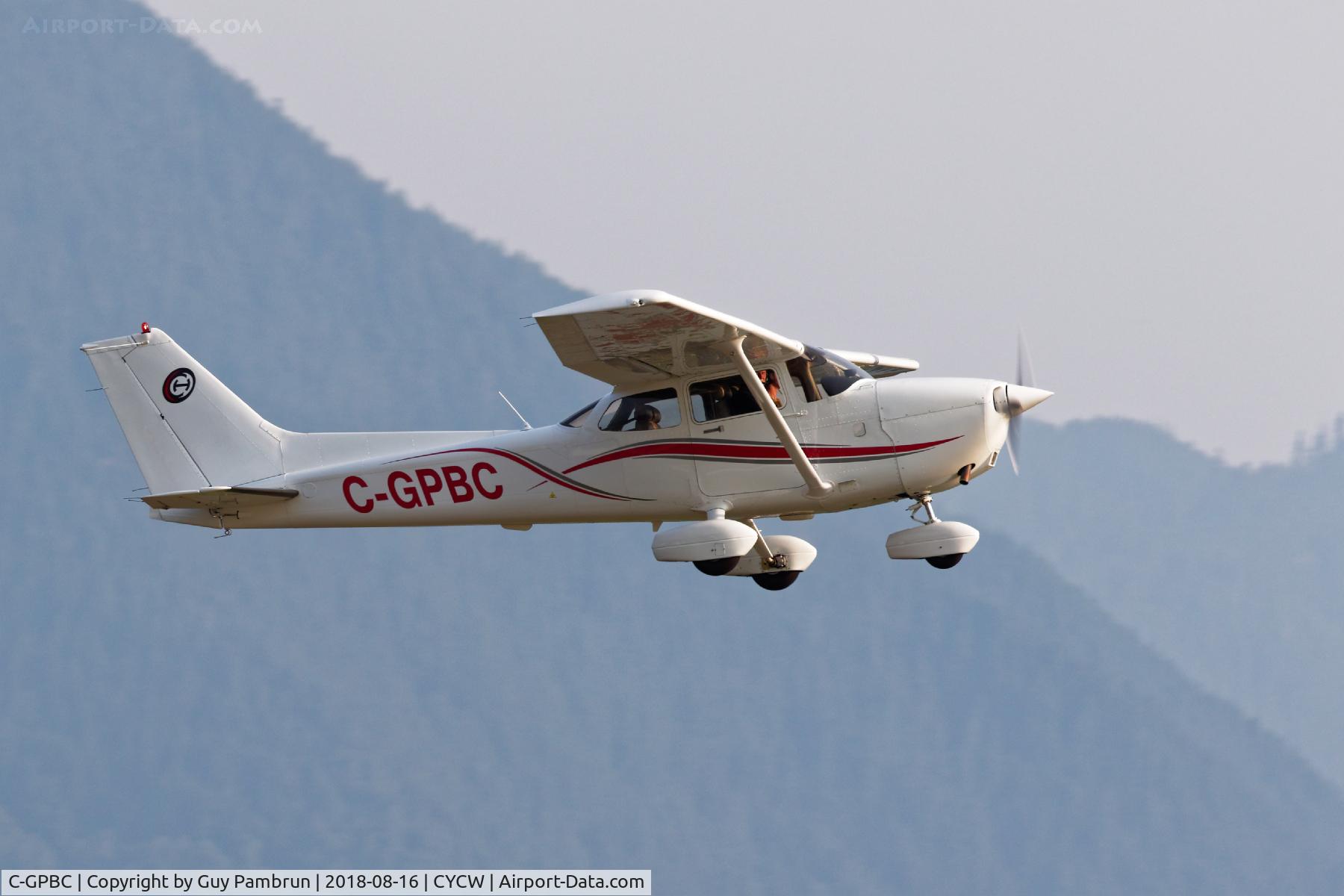 C-GPBC, Cessna 172S C/N 172S8129, Departing
