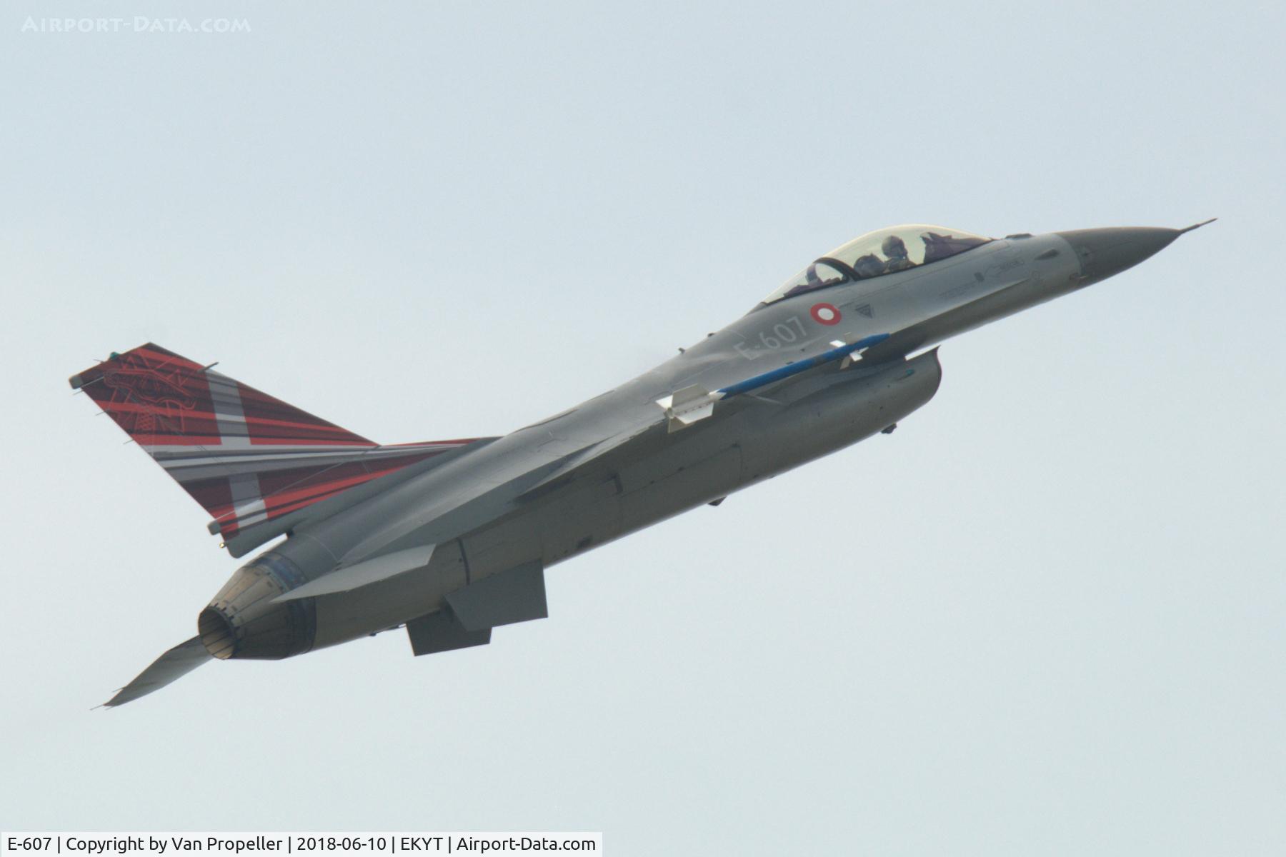 E-607, 1982 SABCA F-16AM Fighting Falcon C/N 6F-42, Royal Danish Air Force F-16AM flight display during Aalborg Air Show 2018