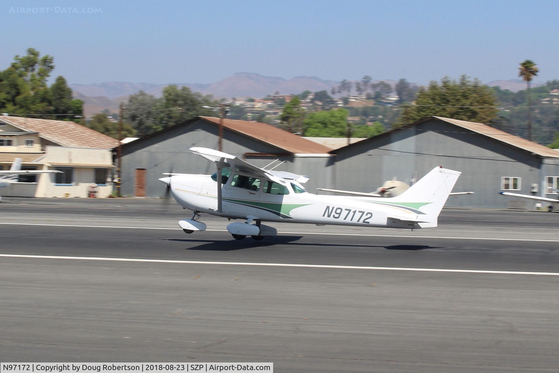 N97172, 1984 Cessna 172P C/N 17276162, 1984 Cessna 172P SKYHAWK, Lycoming O-320-D2J 160 Hp, takeoff roll Rwy 22