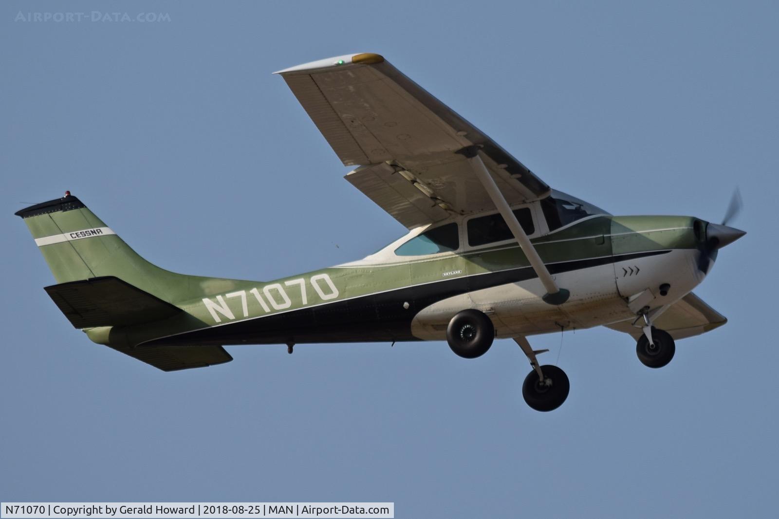 N71070, 1968 Cessna 182M Skylane C/N 18259482, Departing RWY 29.