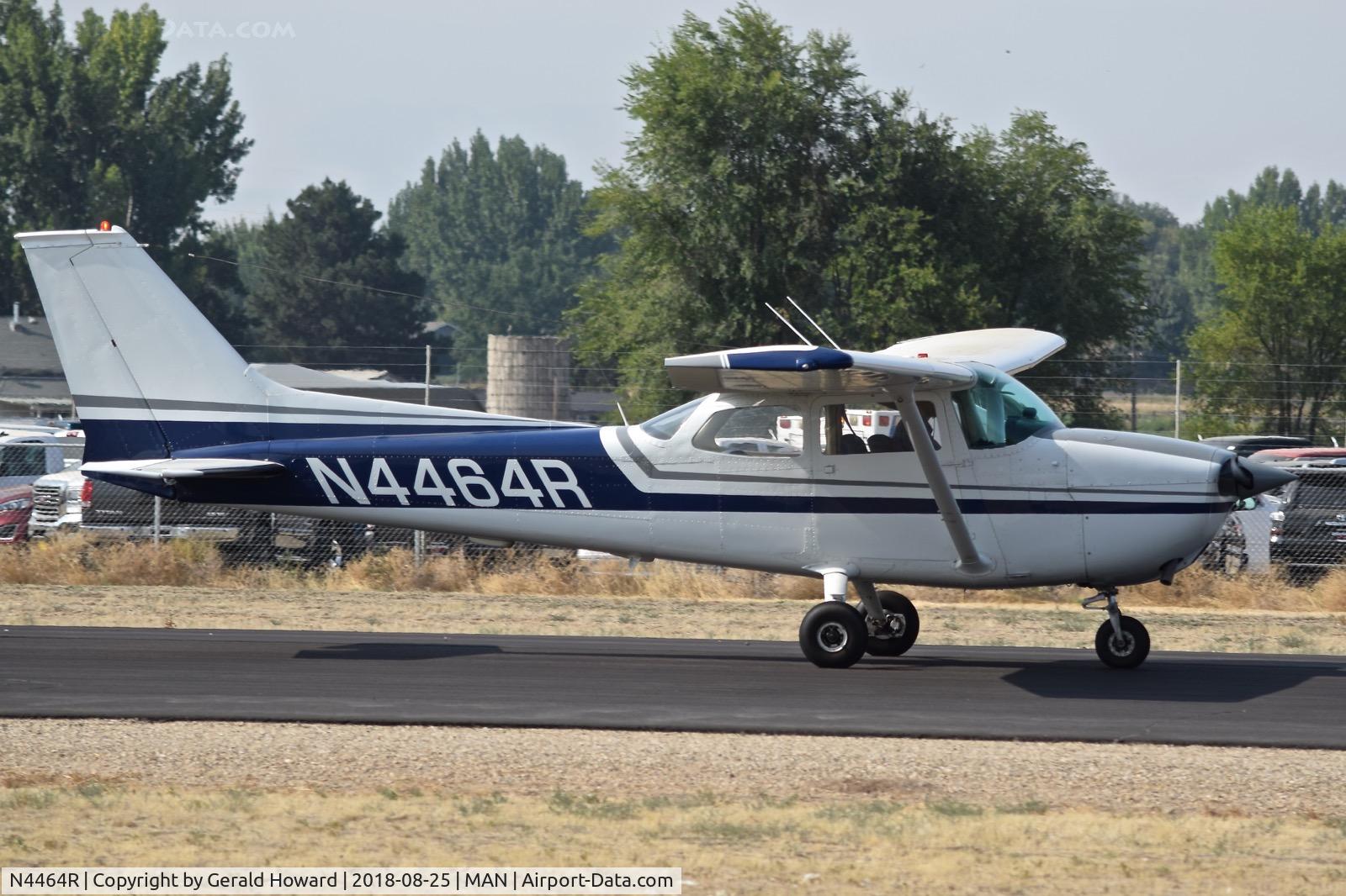 N4464R, 1974 Cessna 172M C/N 17263206, Take off run on RWY 29.