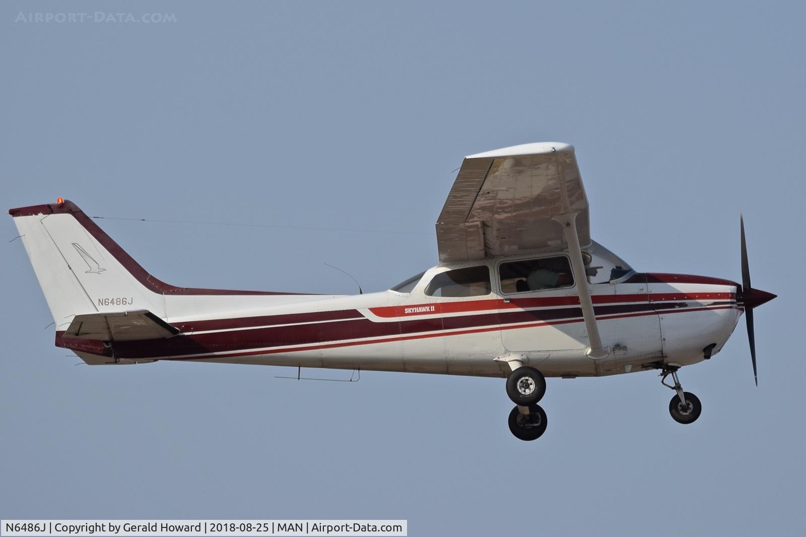 N6486J, 1980 Cessna 172N C/N 17273877, Climb out from RWY 29.