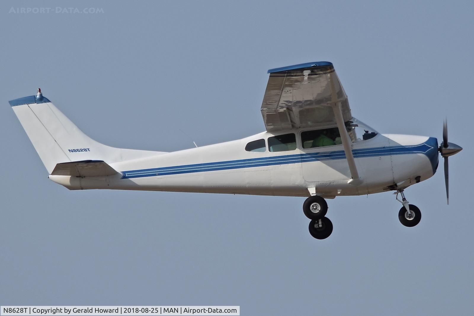 N8628T, 1960 Cessna 182C Skylane C/N 52528, Take off from RWY 29.