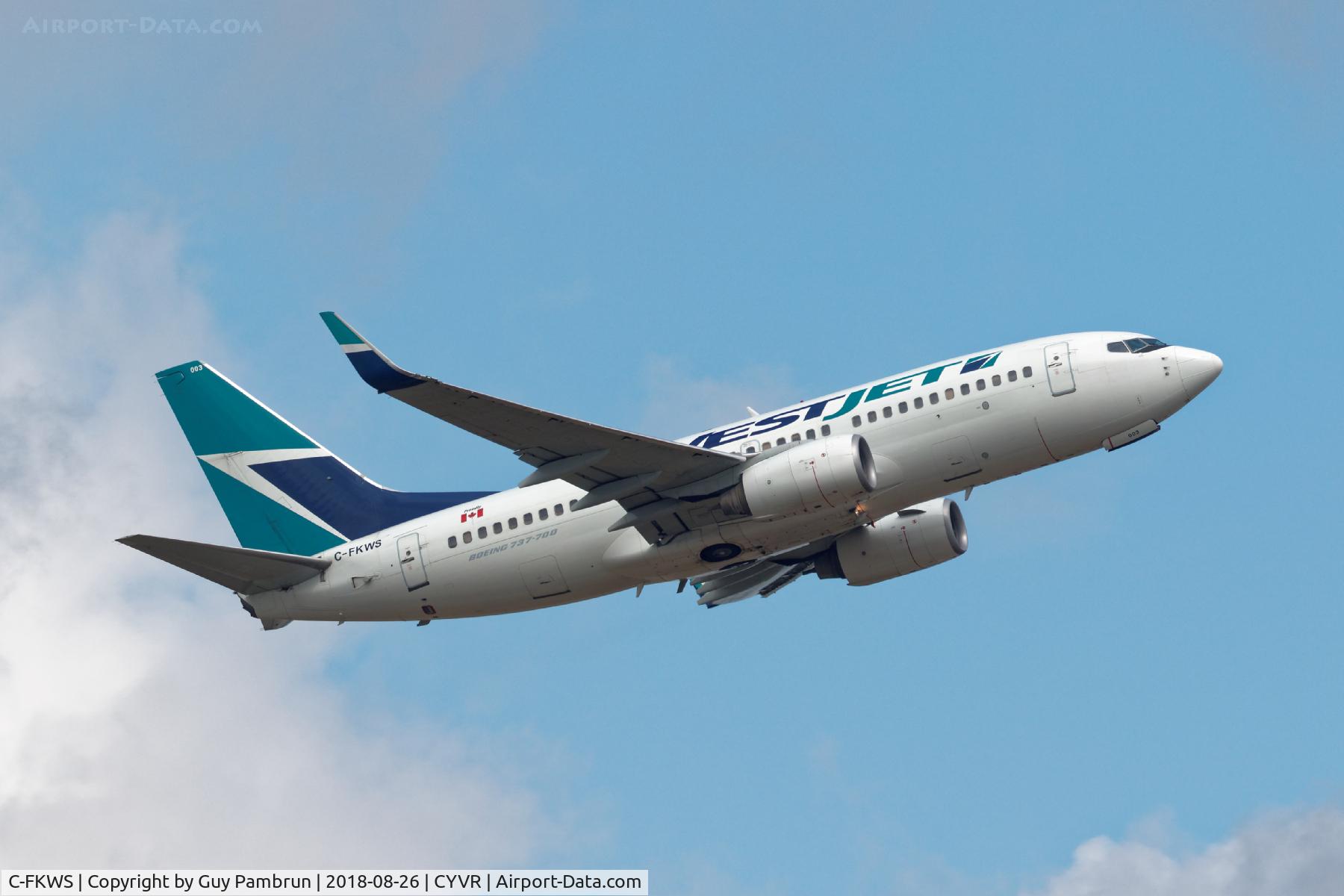 C-FKWS, 2001 Boeing 737-76N C/N 30134, Departing