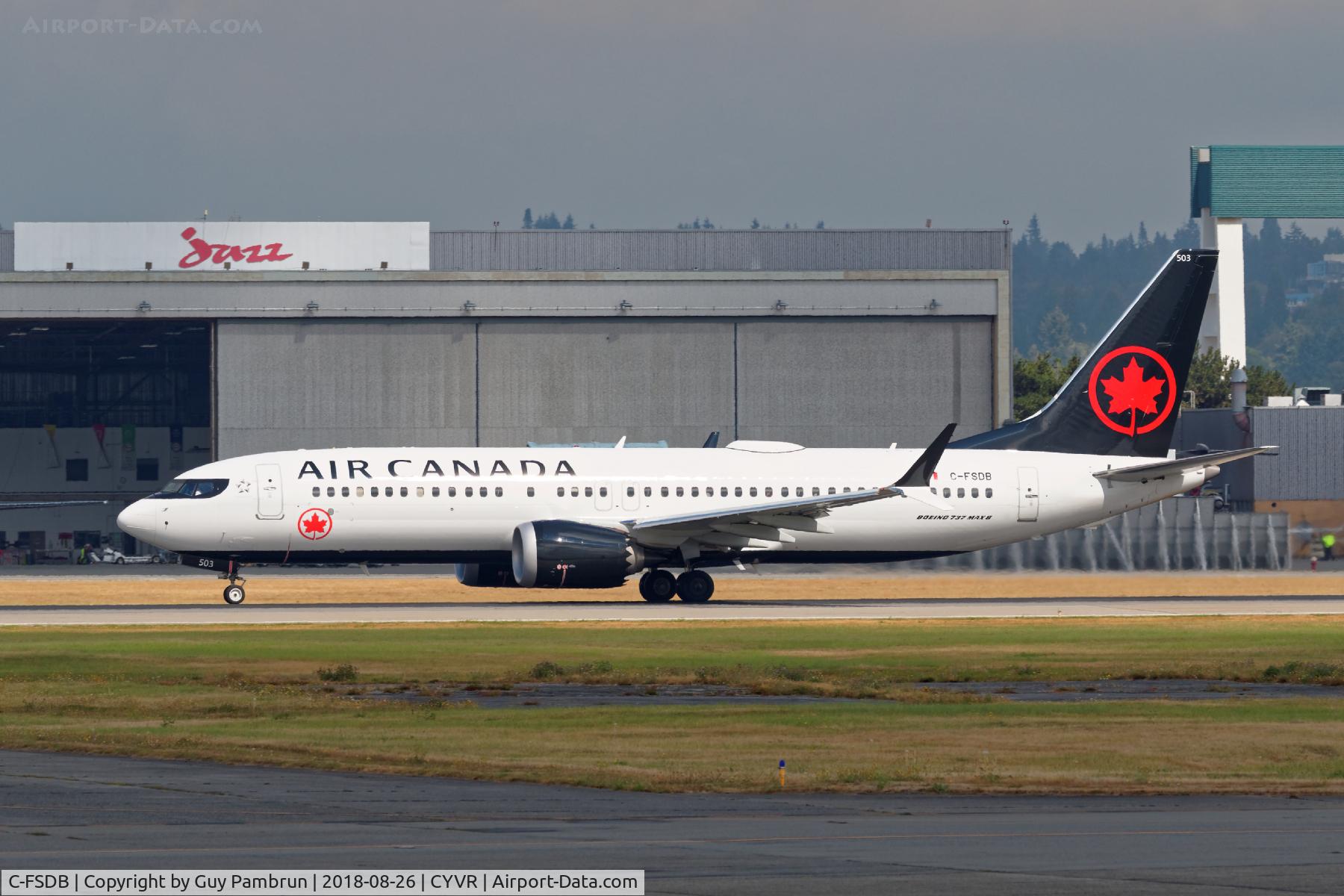 C-FSDB, 2018 Boeing 737-8 C/N 61210, Departing