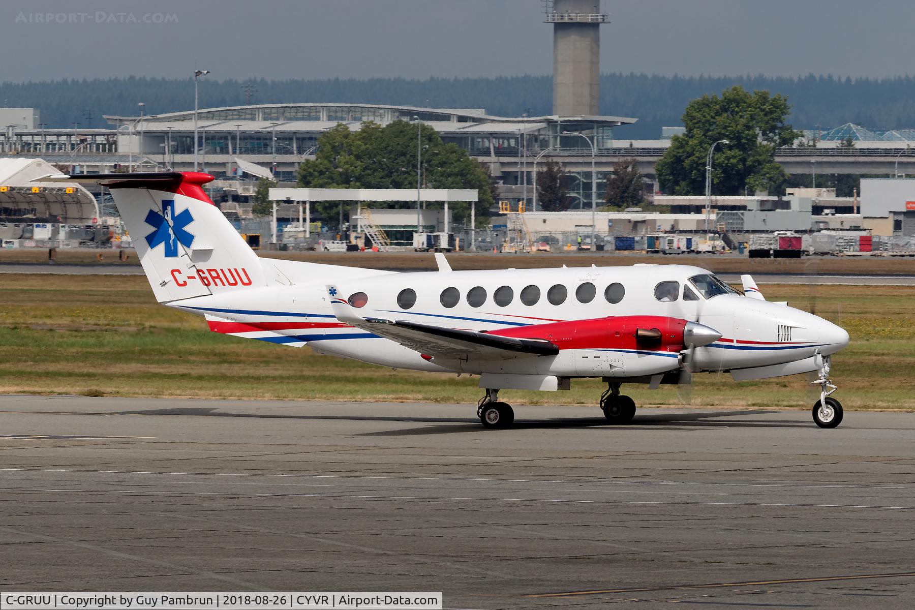 C-GRUU, 2000 Beech B300 King Air C/N FL-301, Just landed