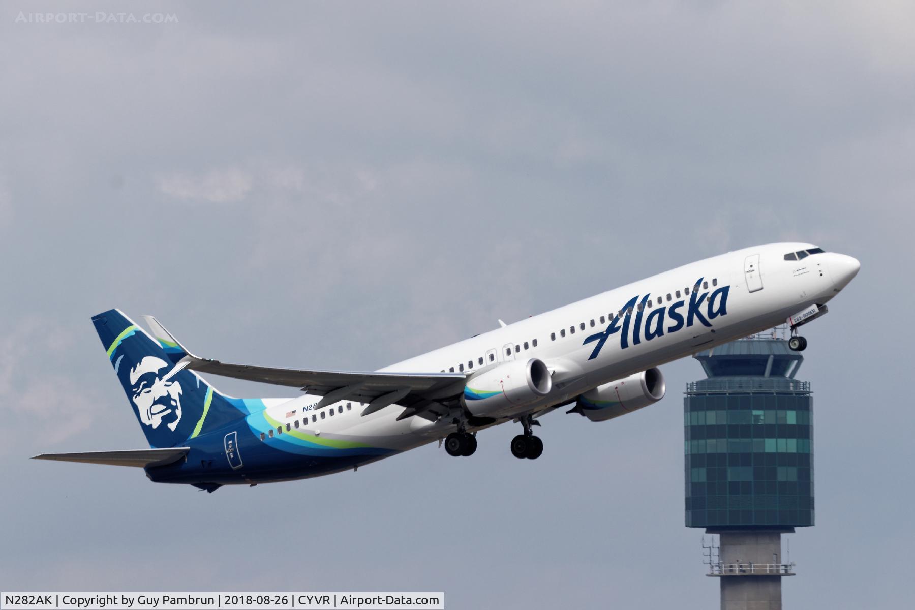 N282AK, 2017 Boeing 737-900/ER C/N 62473, Departing