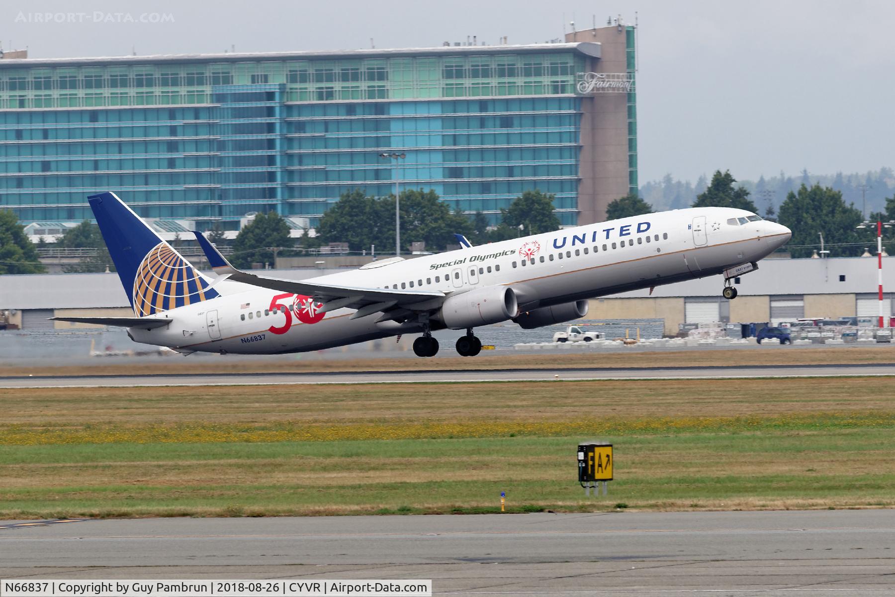 N66837, 2014 Boeing 737-924/ER C/N 60122, Departing