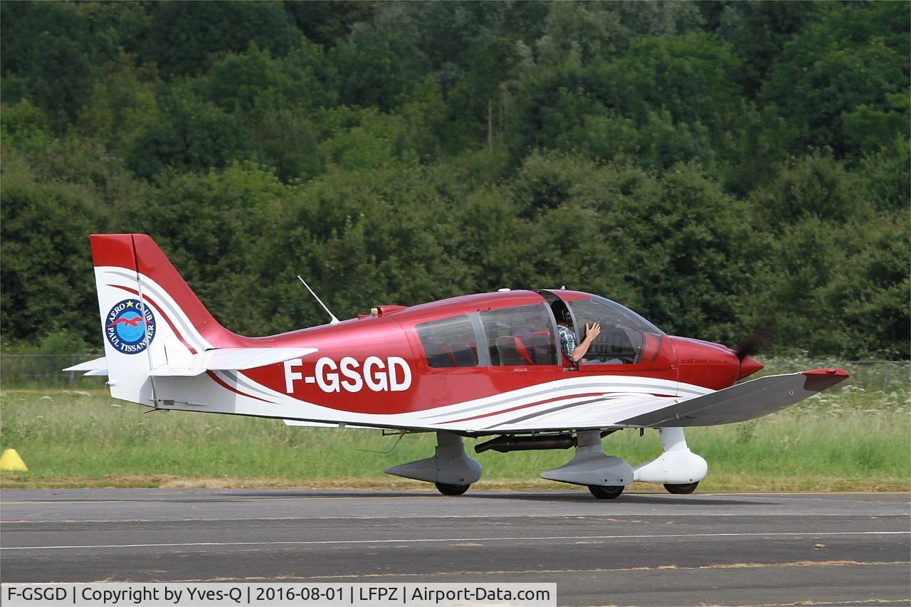 F-GSGD, Robin DR-400-160 Chevalier C/N 2504, Robin DR-400-160 Chevalier, Taxiing, Saint-Cyr-l'École Airfield (LFPZ-XZB)