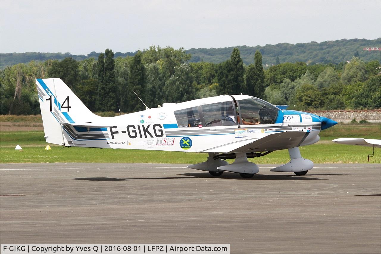 F-GIKG, Robin DR-400-140B Major C/N 1930, Robin DR-400-140B Major, Taxiing, Saint-Cyr-l'École Airfield (LFPZ-XZB)