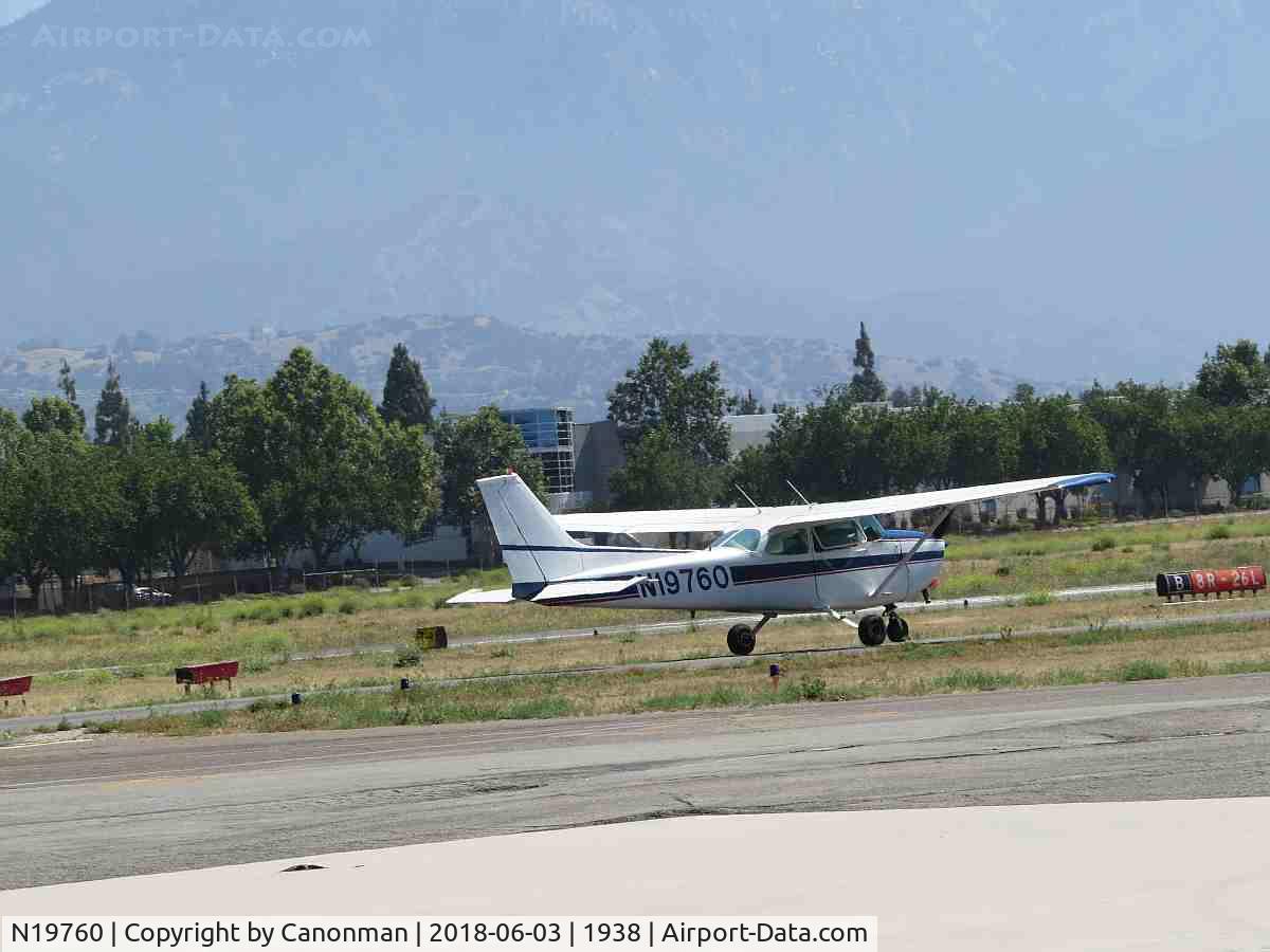 N19760, 1972 Cessna 172L C/N 17260729, Taxiing