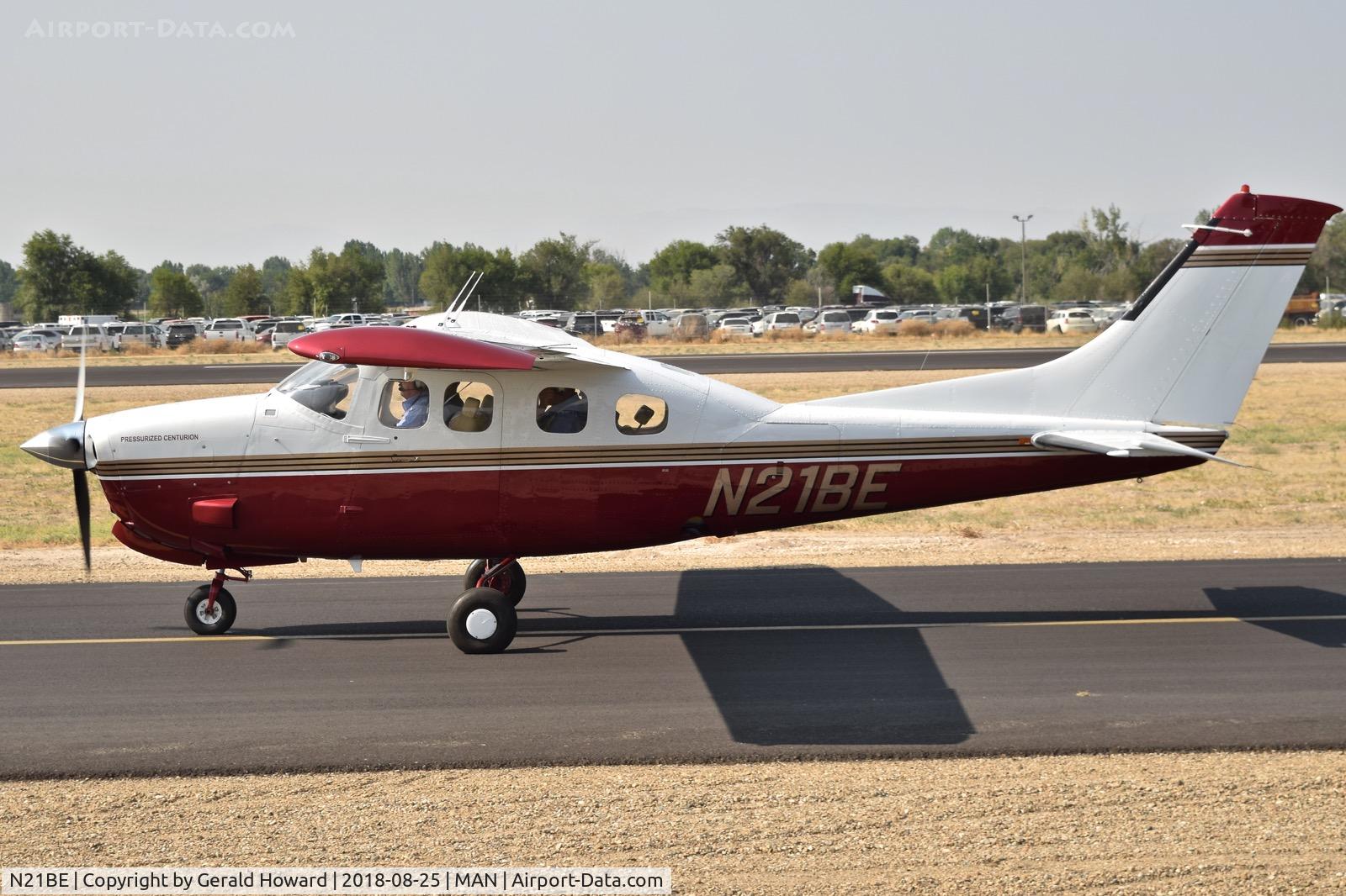 N21BE, 1979 Cessna P210N Pressurised Centurion C/N P21000456, Taxiing on Alpha.