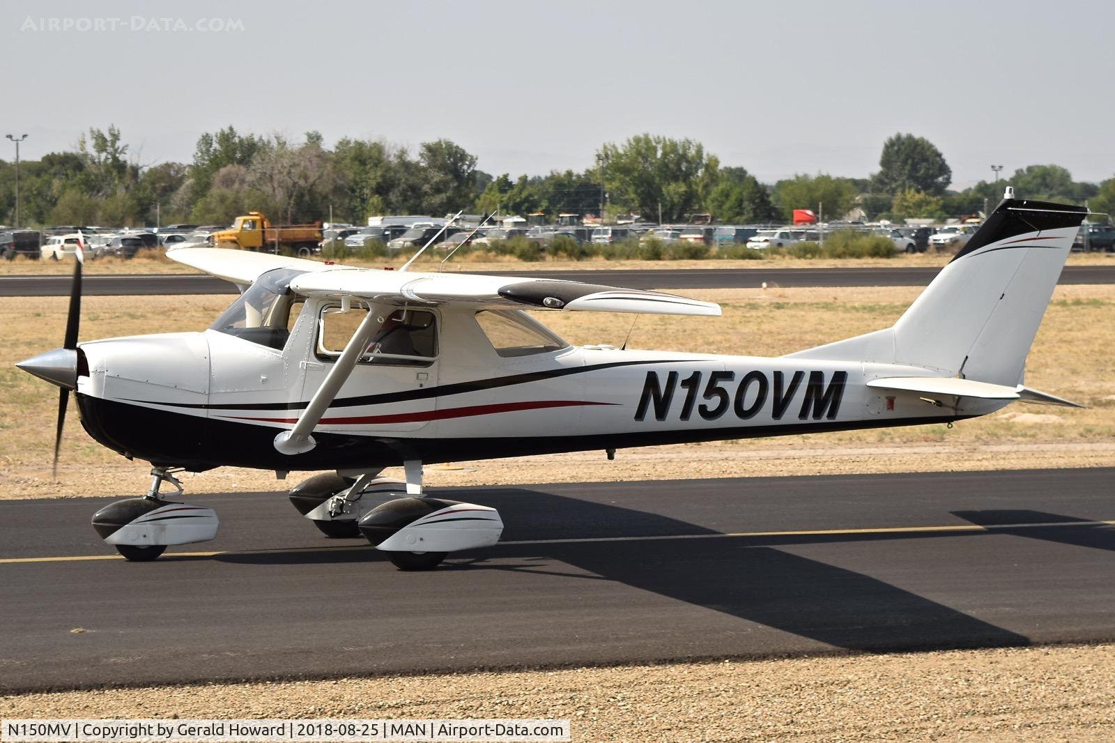 N150MV, 1976 Cessna 150M C/N 15078815, Taxiing on Alpha.