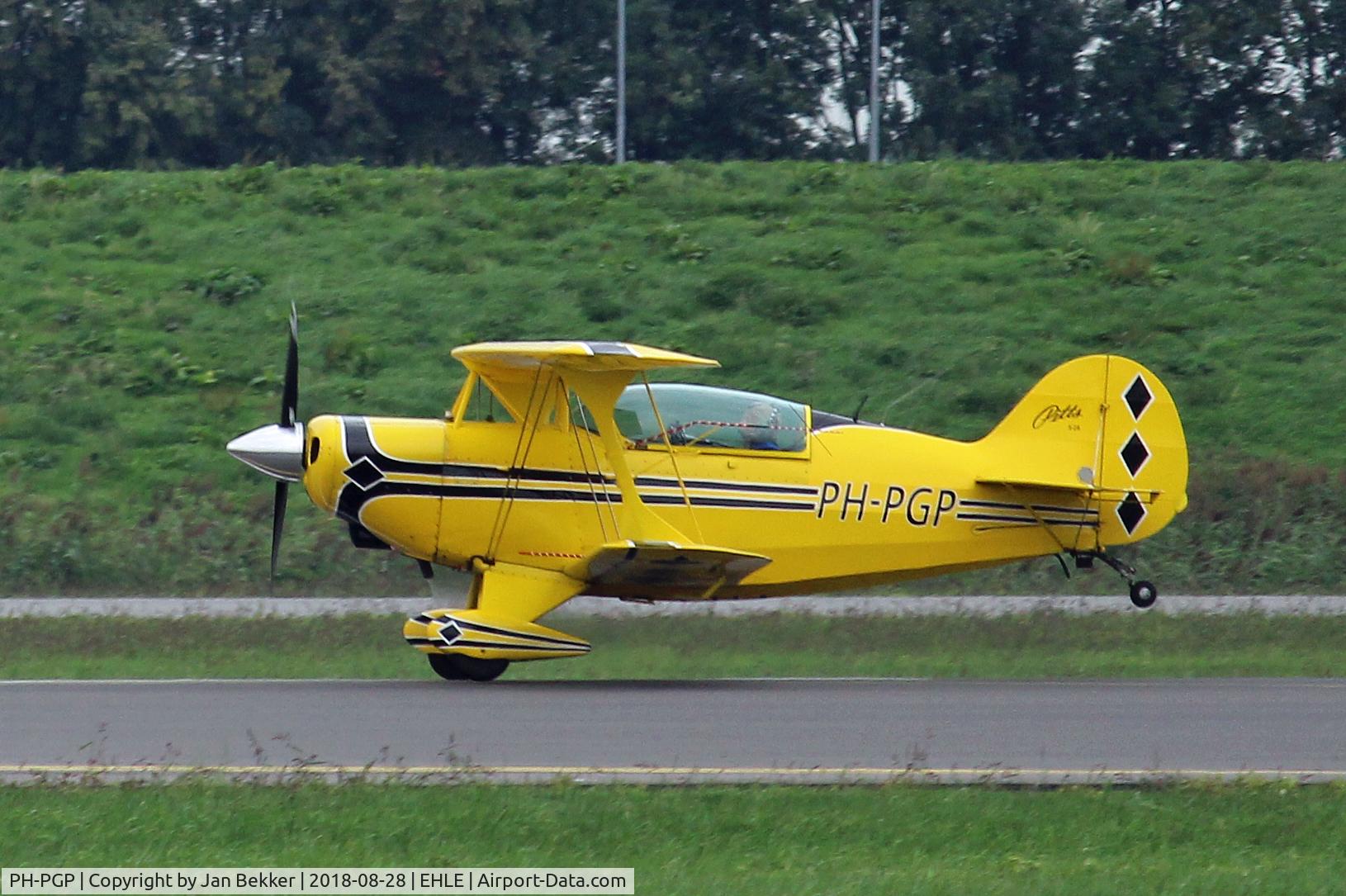 PH-PGP, Pitts S-2A Special C/N 2186, Lelystad Airport. Taking of from runway 23