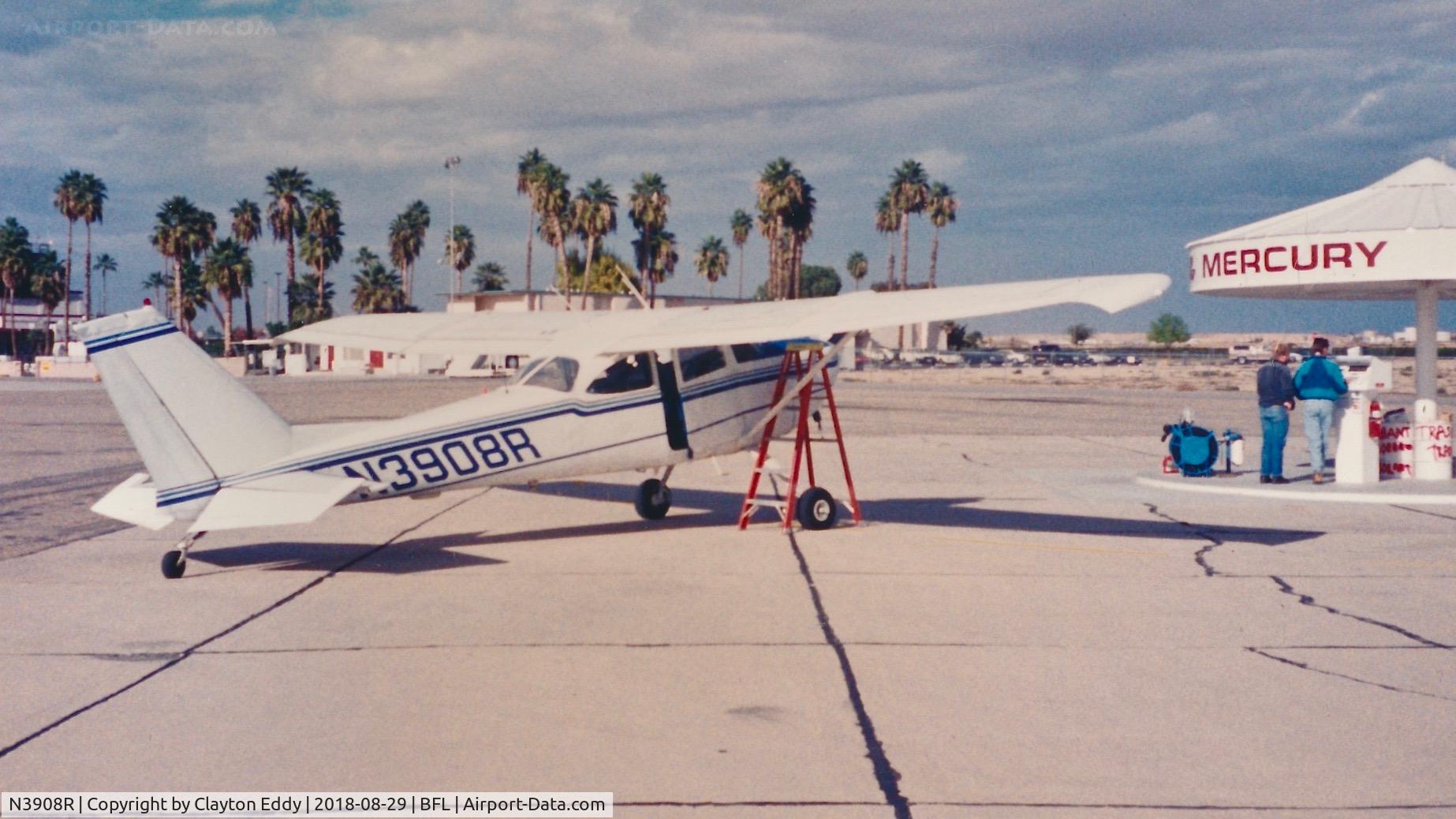 N3908R, 1966 Cessna 172H C/N 17255408, Bakersfield Airport November 93.
