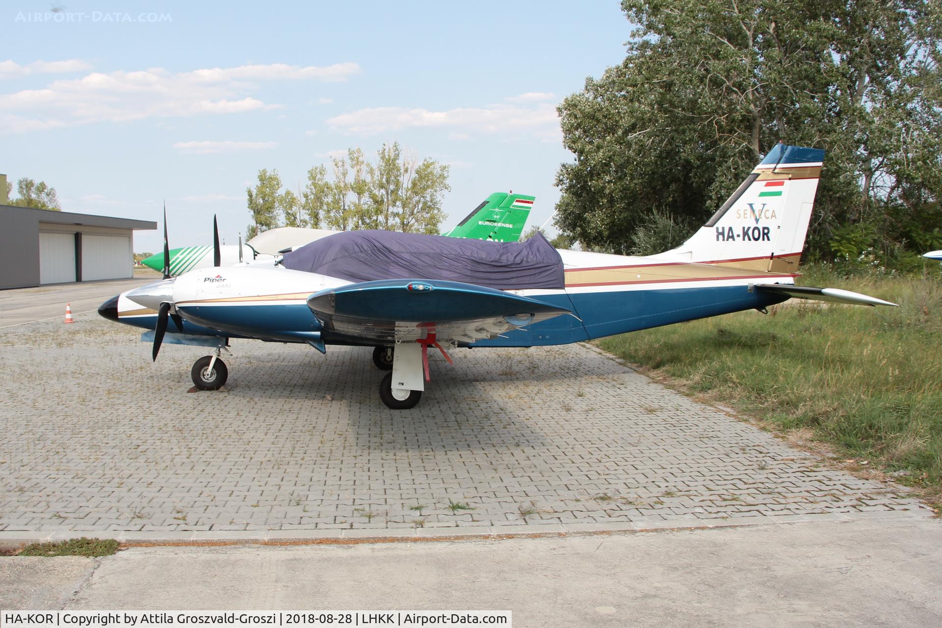 HA-KOR, 2000 Piper PA-34-220T Seneca C/N 3449175, LHKK - Kiskunlacháza Airport, Hungary