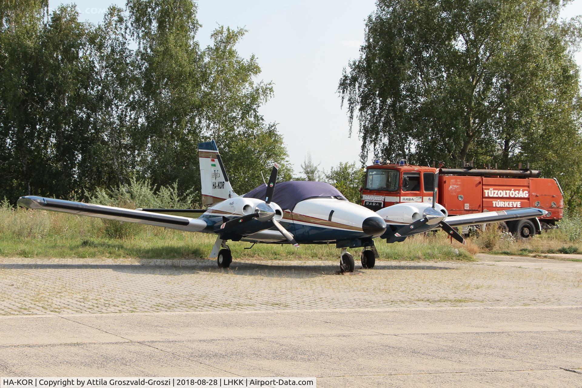 HA-KOR, 2000 Piper PA-34-220T Seneca C/N 3449175, LHKK - Kiskunlacháza Airport, Hungary