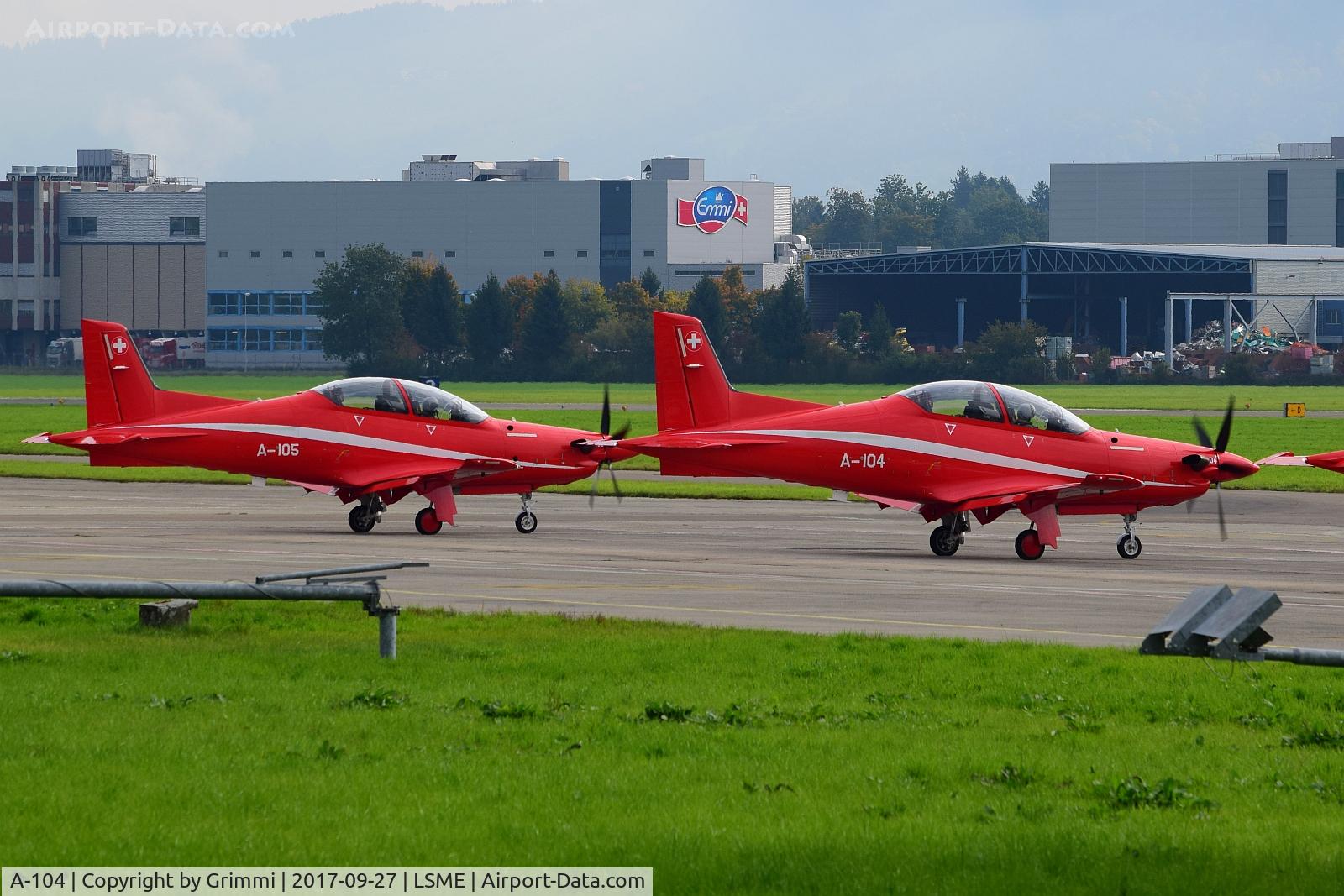 A-104, 2007 Pilatus PC-21 C/N 106, the ''red devils'' A-104, A-105 and A-107 (tail), 1600px