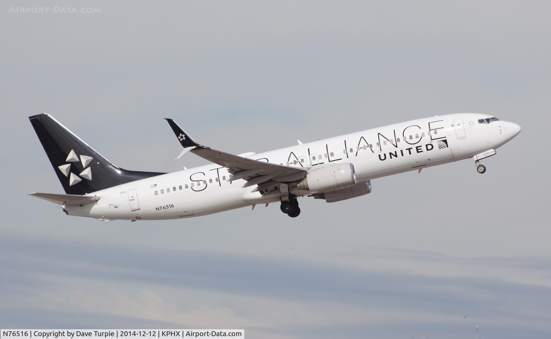 N76516, 2008 Boeing 737-824 C/N 37096, United Airlines Star Alliance plane.