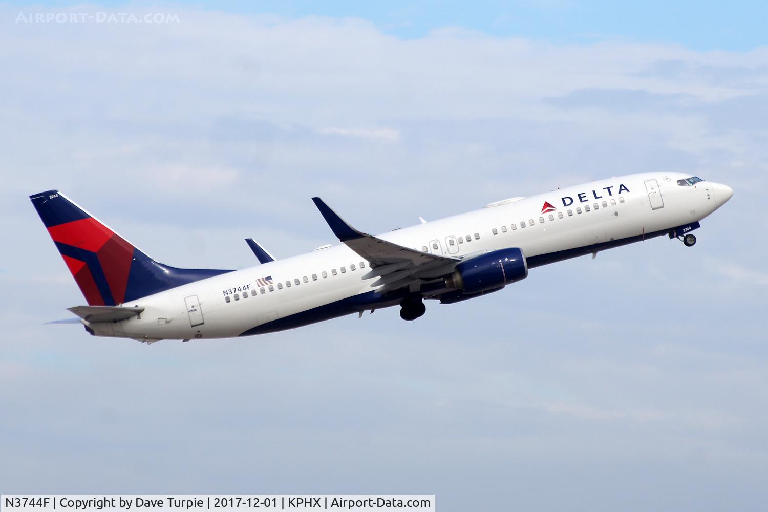 N3744F, 2001 Boeing 737-832 C/N 30837, No comment.