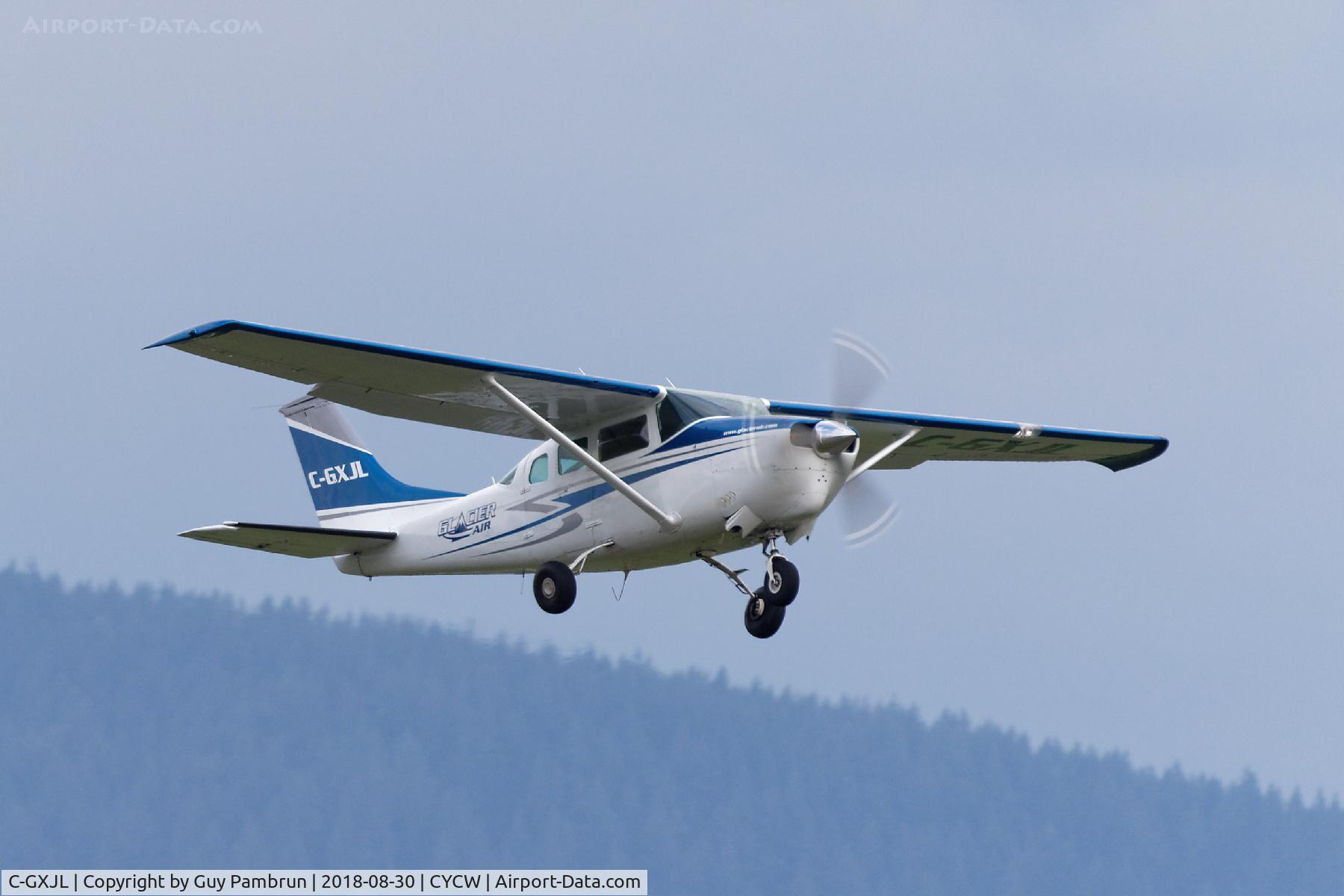 C-GXJL, 1968 Cessna U206C Super Skywagon C/N U206-1232, Departing