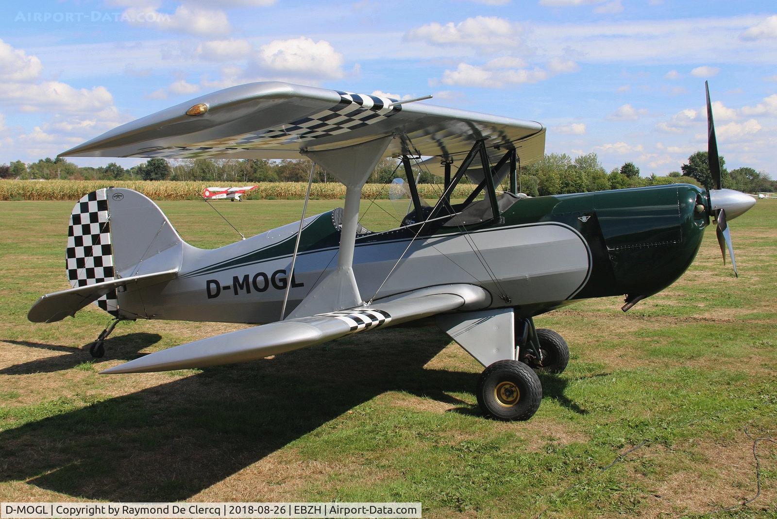 D-MOGL, Murphy Renegade Spirit C/N 418, At Aero-Kiewit opendoor.
