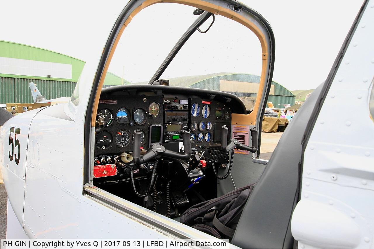 PH-GIN, 1974 Fuji FA-200-180 Aero Subaru C/N 255, FUJI FA-200-180 Aero Subaru, Cockpit close up view, Bordeaux-Mérignac Air Base 106 (LFBD-BOD) Open day 2017