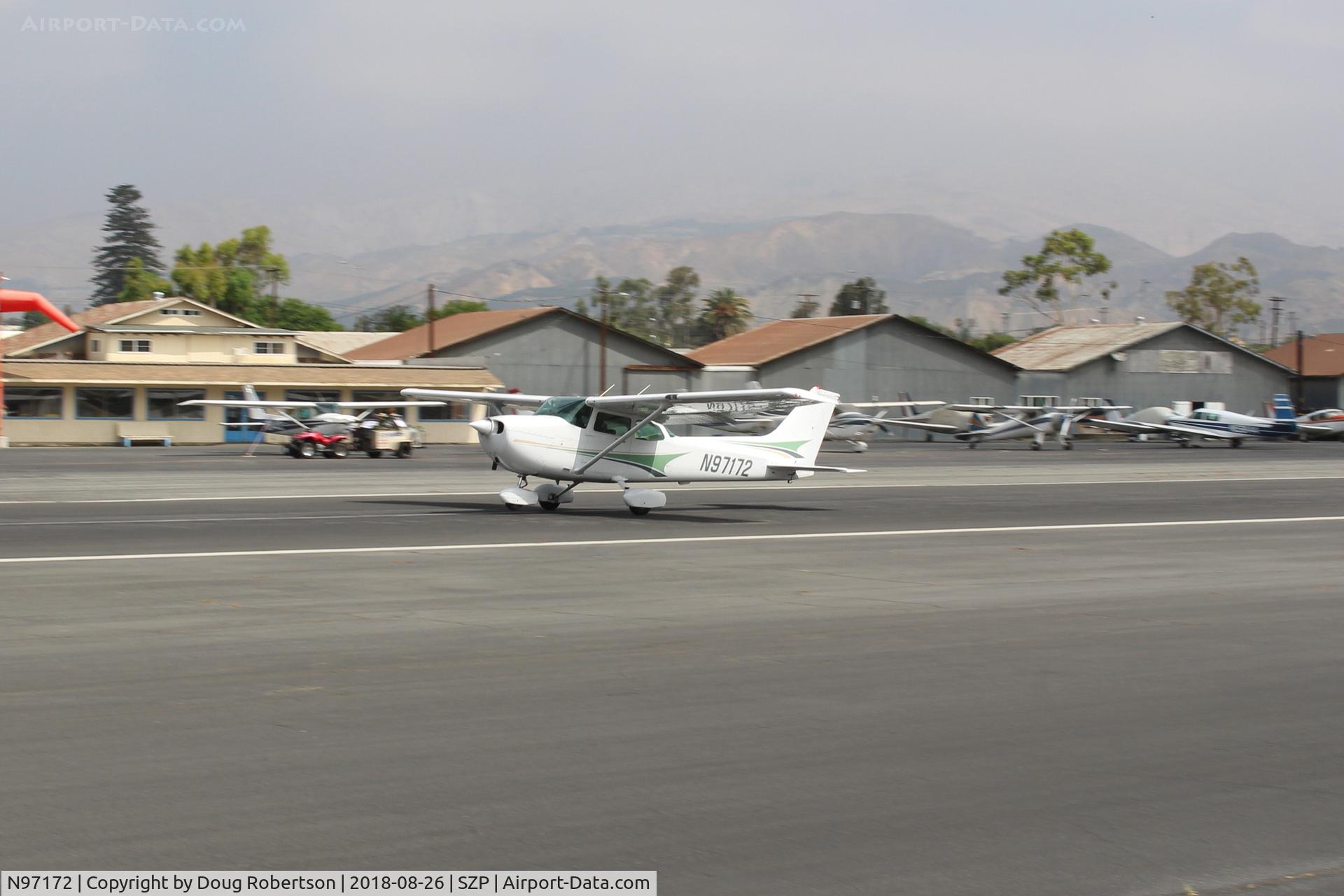 N97172, 1984 Cessna 172P C/N 17276162, 1984 Cessna 172P SKYHAWK, Lycoming O-320-D2J 160 Hp, takeoff roll Rwy 22