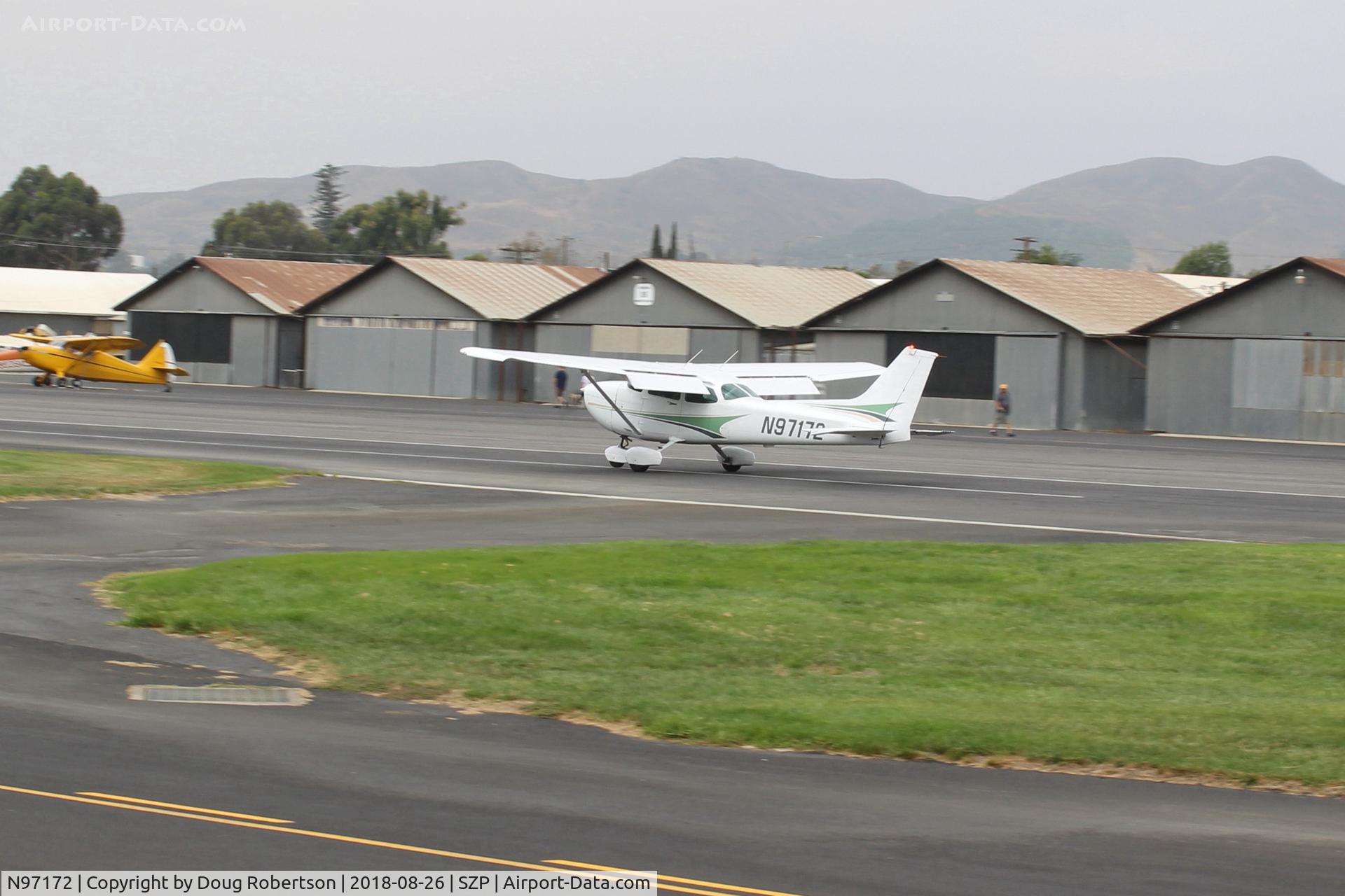 N97172, 1984 Cessna 172P C/N 17276162, 1984 Cessna 172P SKYHAWK, Lycoming O-320-D2J 160 Hp, landing roll Rwy 22