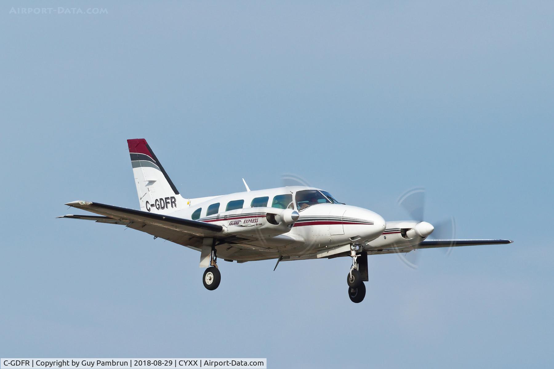 C-GDFR, 1978 Piper PA-31-325 Navajo C/R C/N 31-7812085, Landing